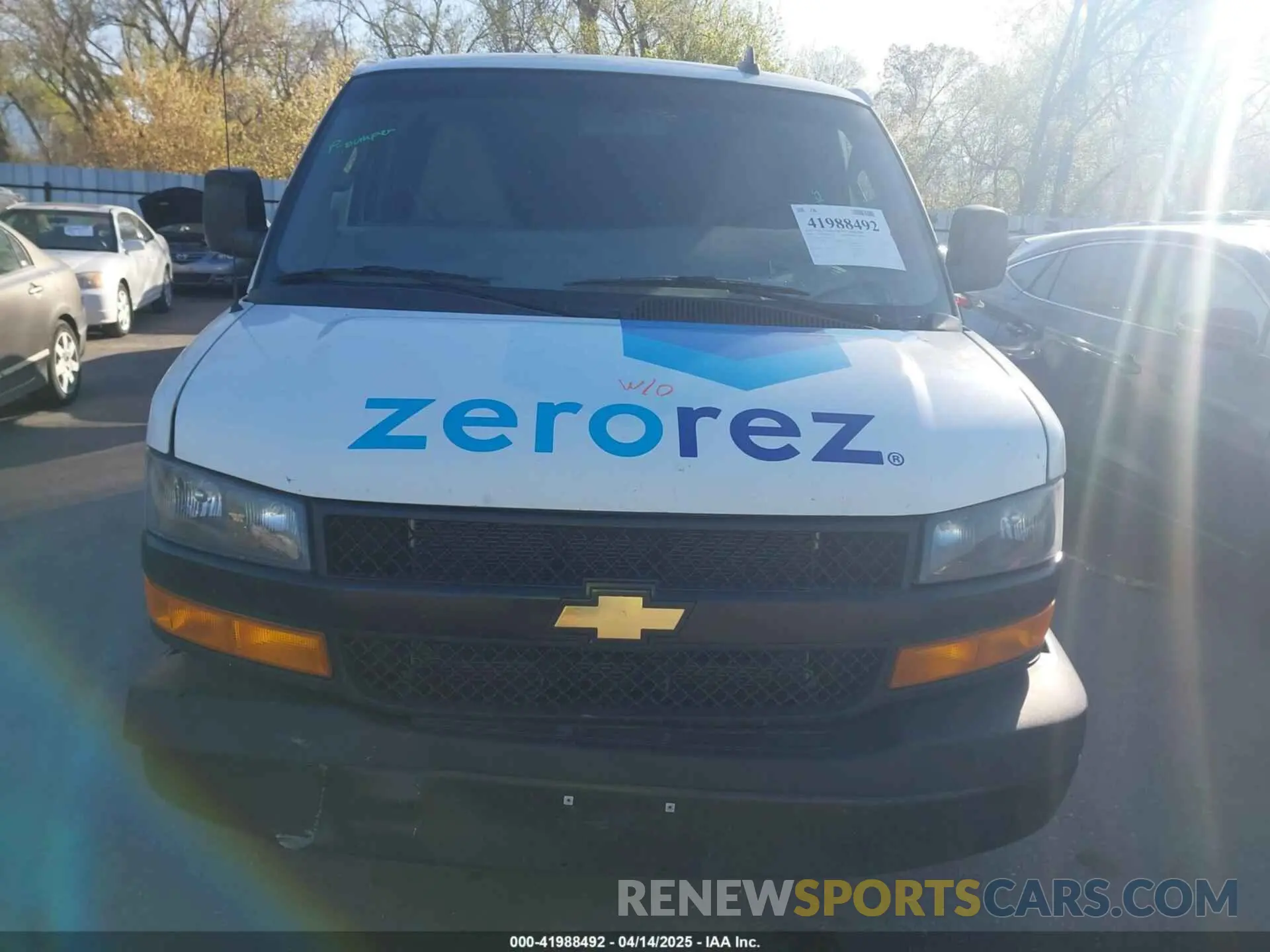 6 Фотография поврежденного автомобиля 1GCWGBFG8L1273661 CHEVROLET EXPRESS CARGO 2020