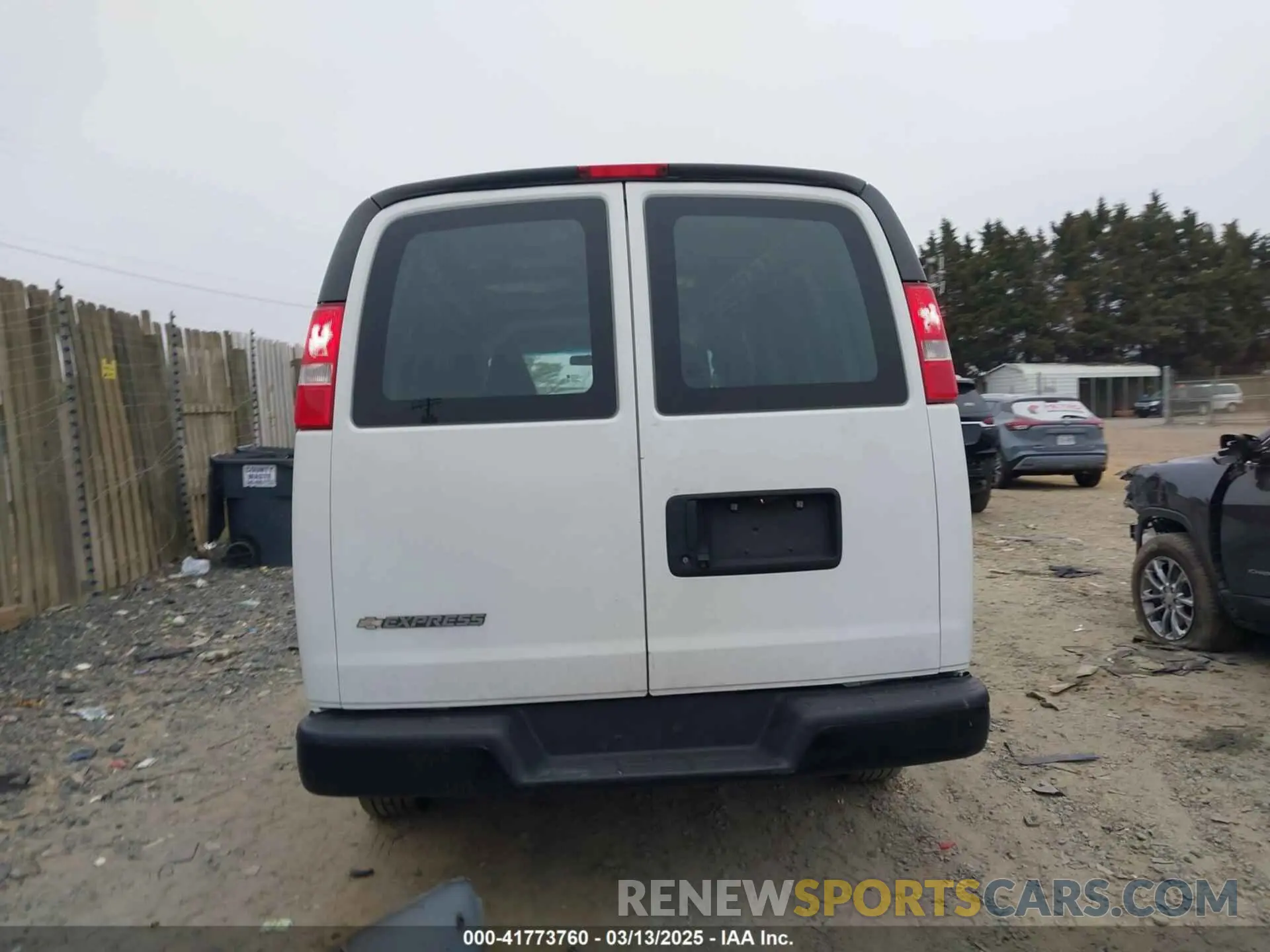 17 Фотография поврежденного автомобиля 1GCWGBFP0L1138206 CHEVROLET EXPRESS CARGO 2020