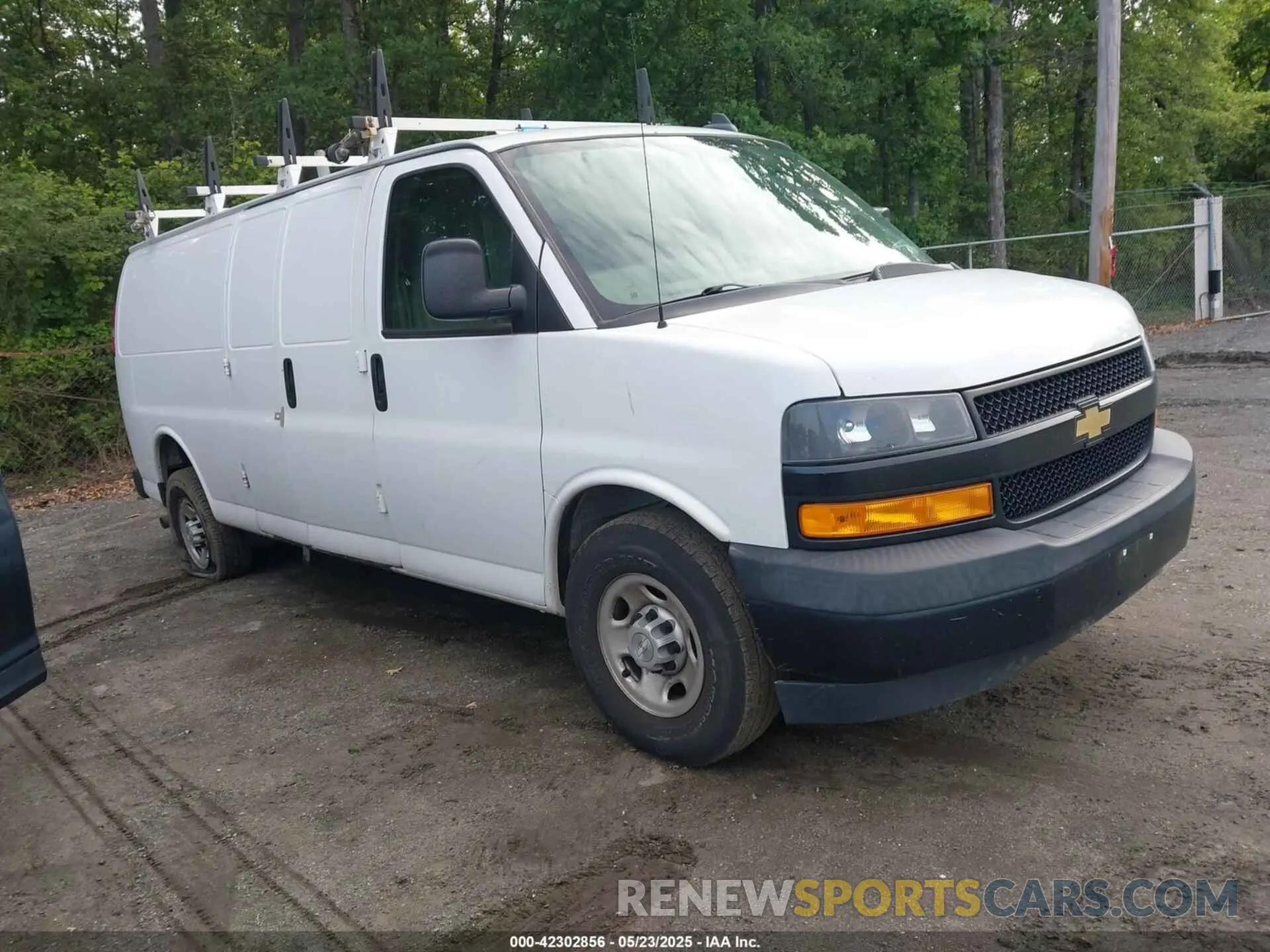 1 Photograph of a damaged car 1GCWGBFP7L1165886 CHEVROLET EXPRESS CARGO 2020