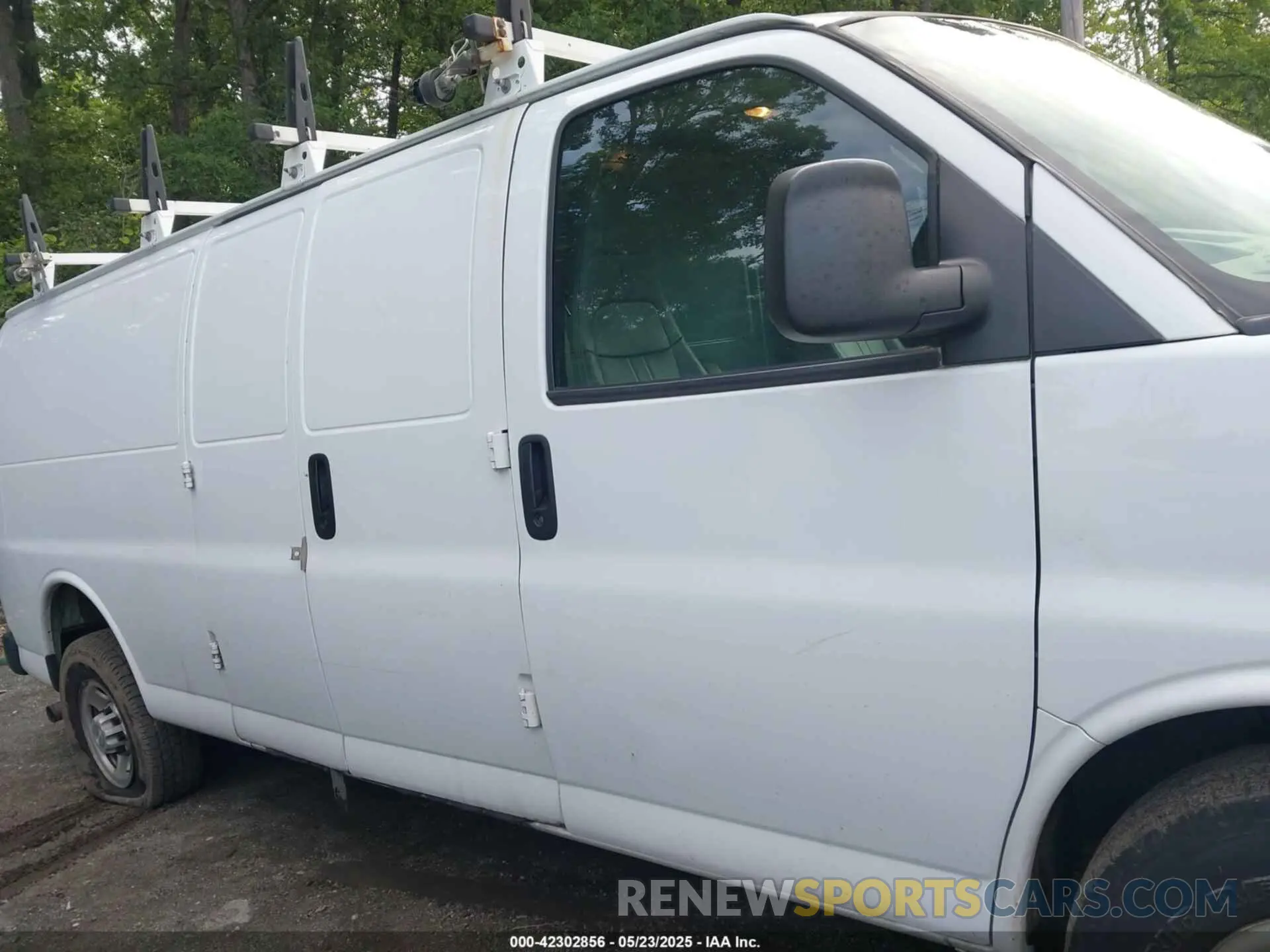 13 Photograph of a damaged car 1GCWGBFP7L1165886 CHEVROLET EXPRESS CARGO 2020