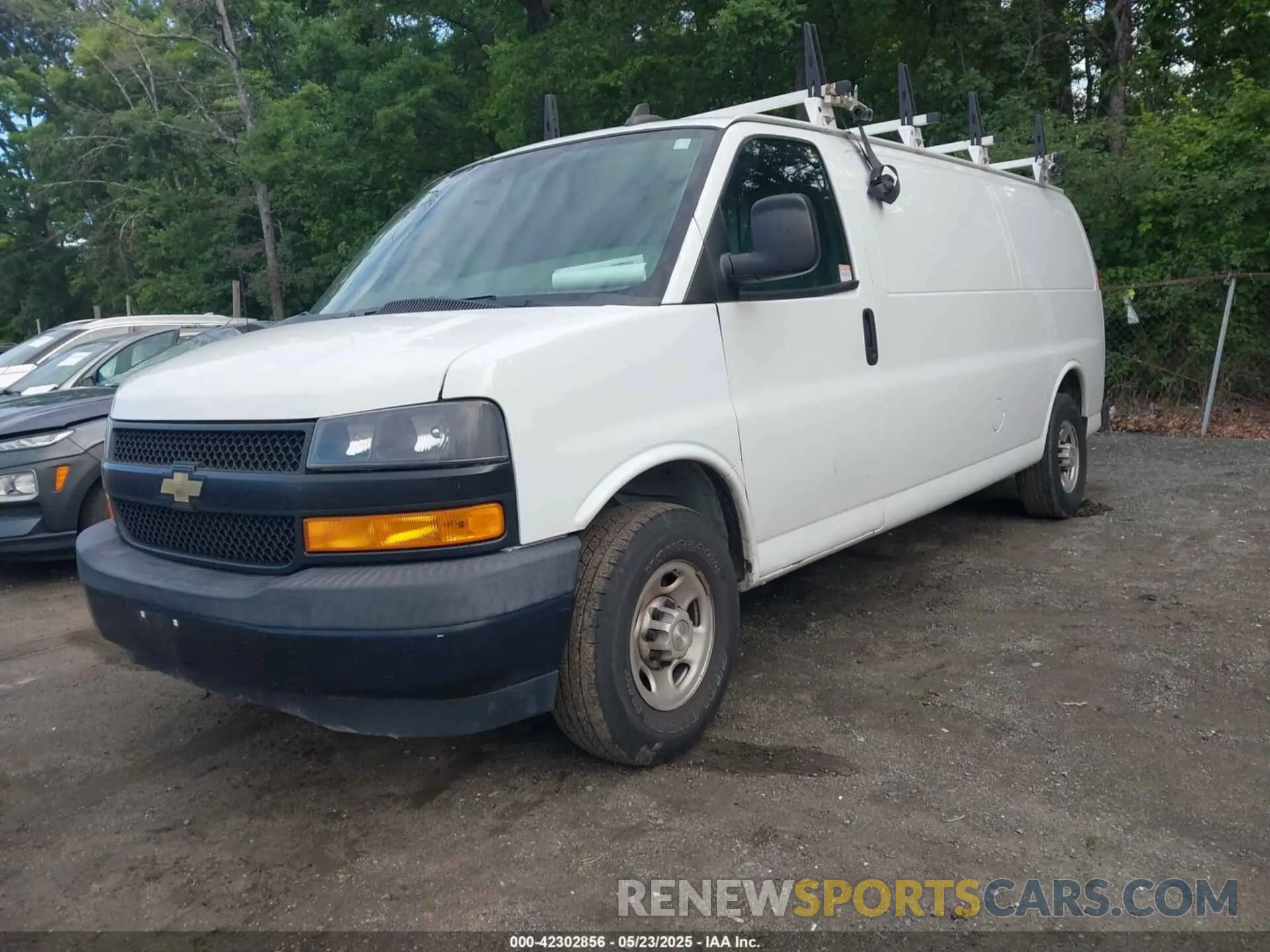2 Photograph of a damaged car 1GCWGBFP7L1165886 CHEVROLET EXPRESS CARGO 2020