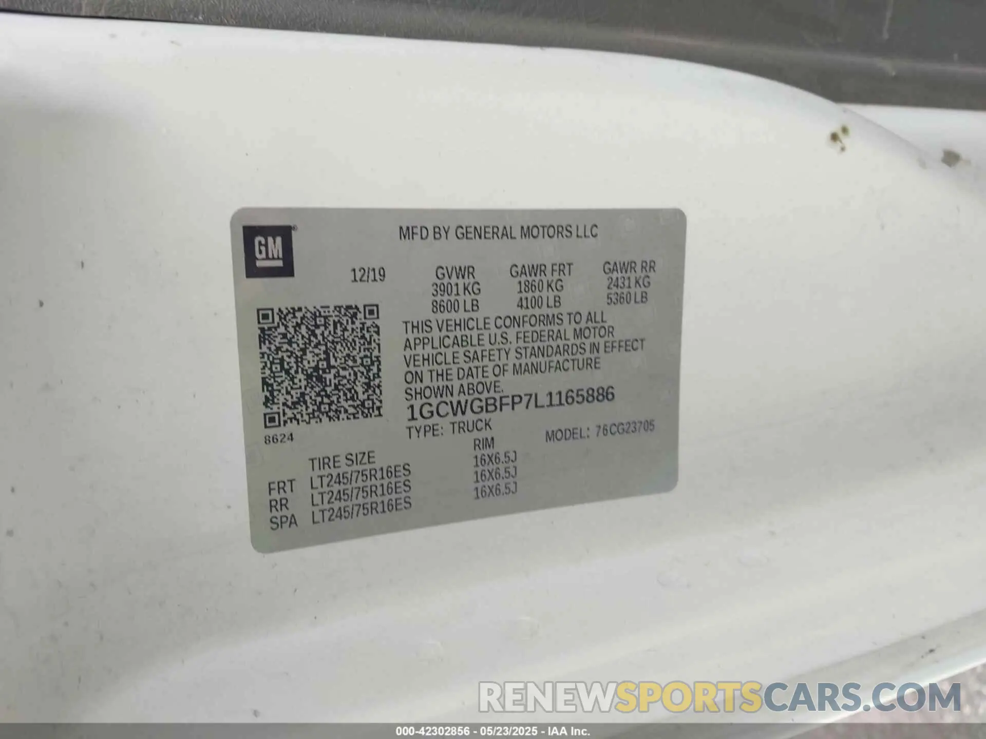 9 Photograph of a damaged car 1GCWGBFP7L1165886 CHEVROLET EXPRESS CARGO 2020