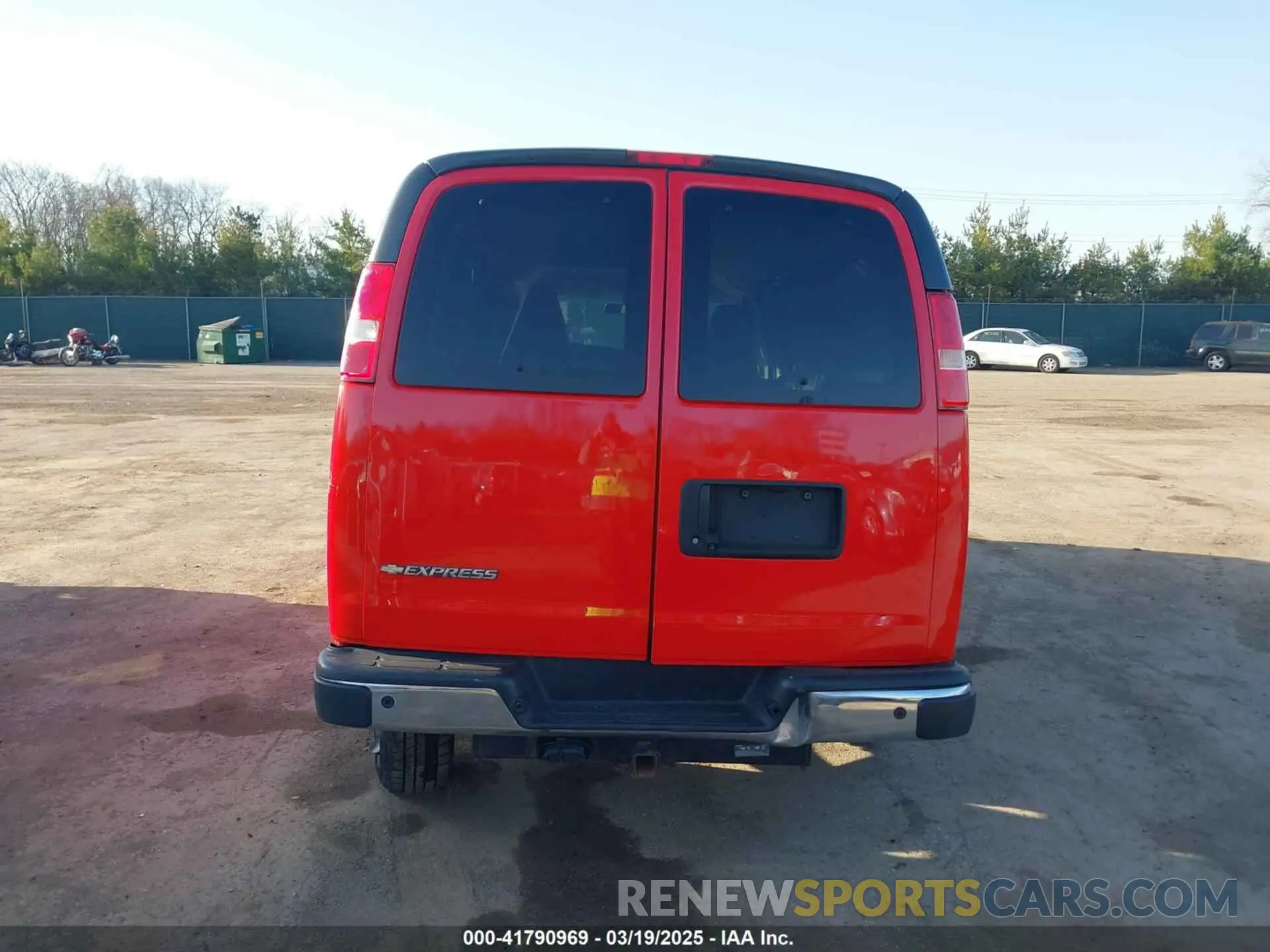 17 Photograph of a damaged car 1GCZGGFG5L1188853 CHEVROLET EXPRESS CARGO 2020