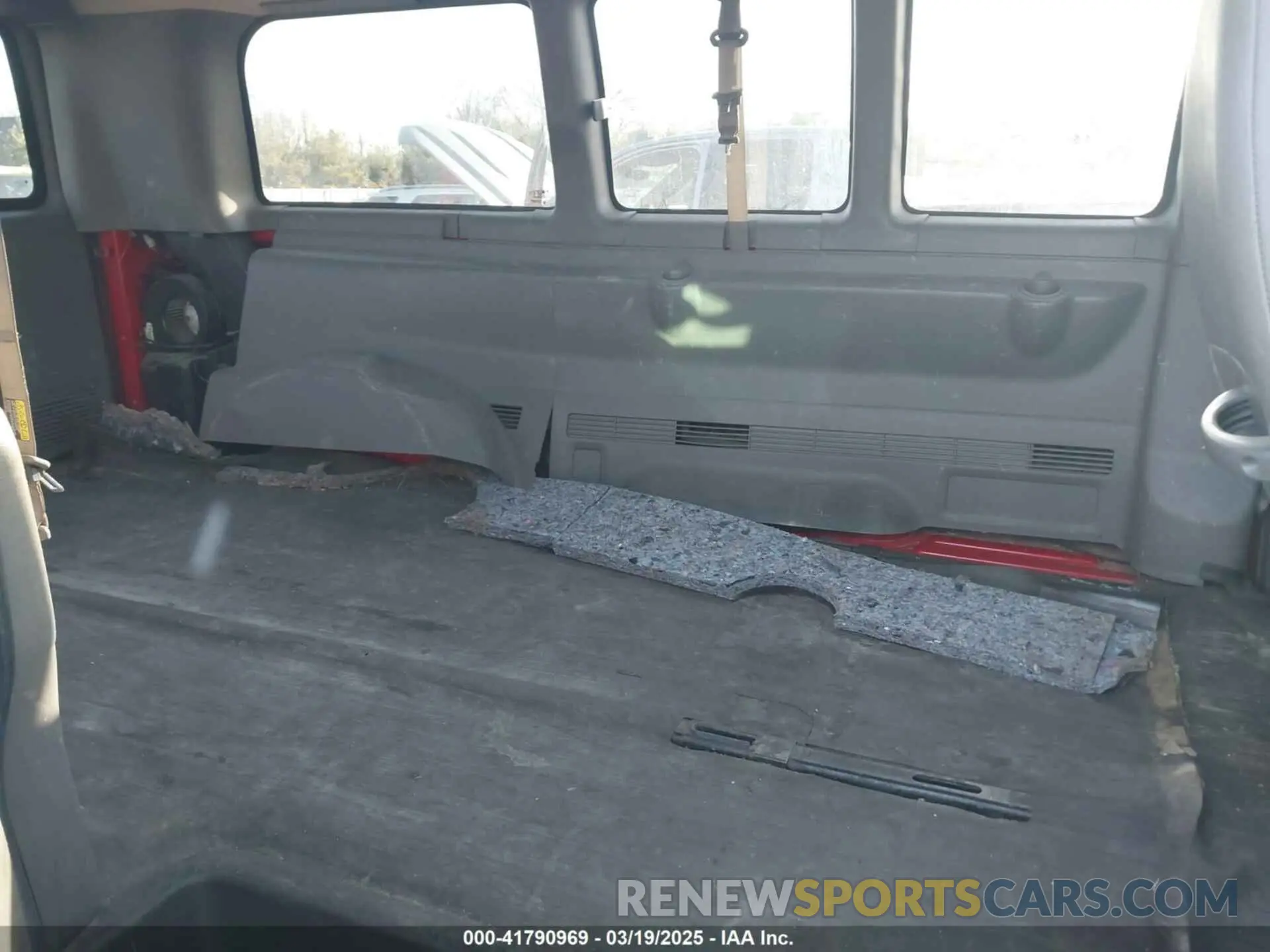8 Photograph of a damaged car 1GCZGGFG5L1188853 CHEVROLET EXPRESS CARGO 2020