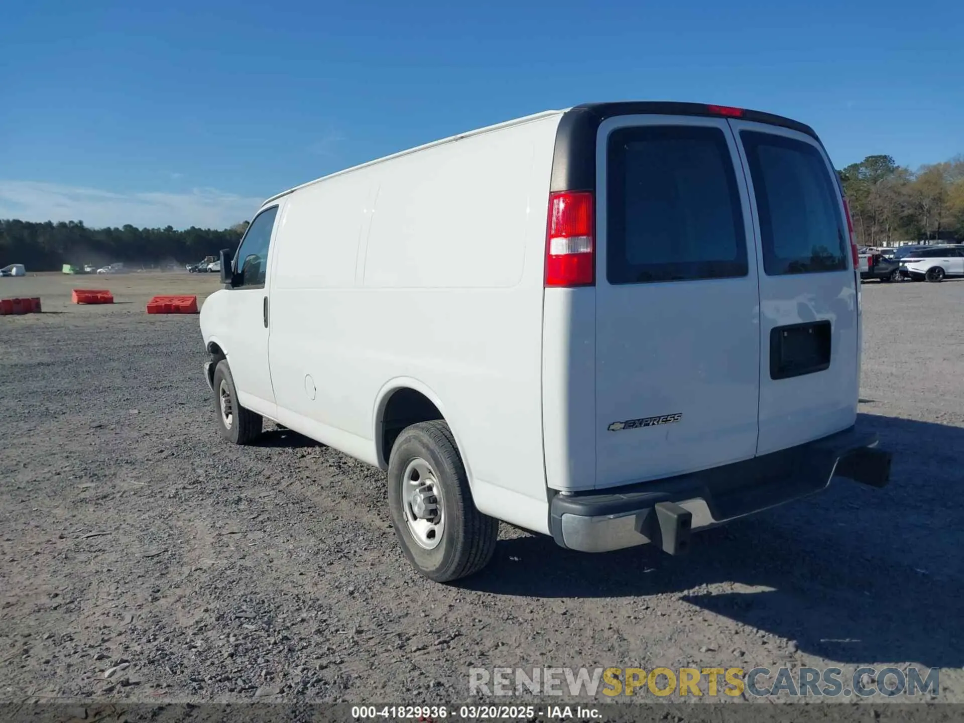 3 Фотография поврежденного автомобиля 1GCWGAF7XM1205308 CHEVROLET EXPRESS CARGO 2021