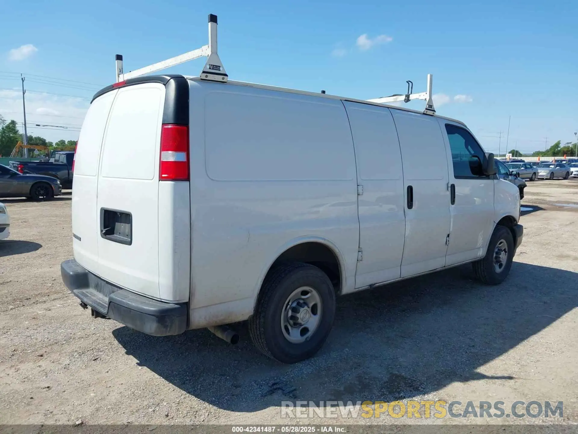 4 Photograph of a damaged car 1GCWGAFP0M1180922 CHEVROLET EXPRESS CARGO 2021