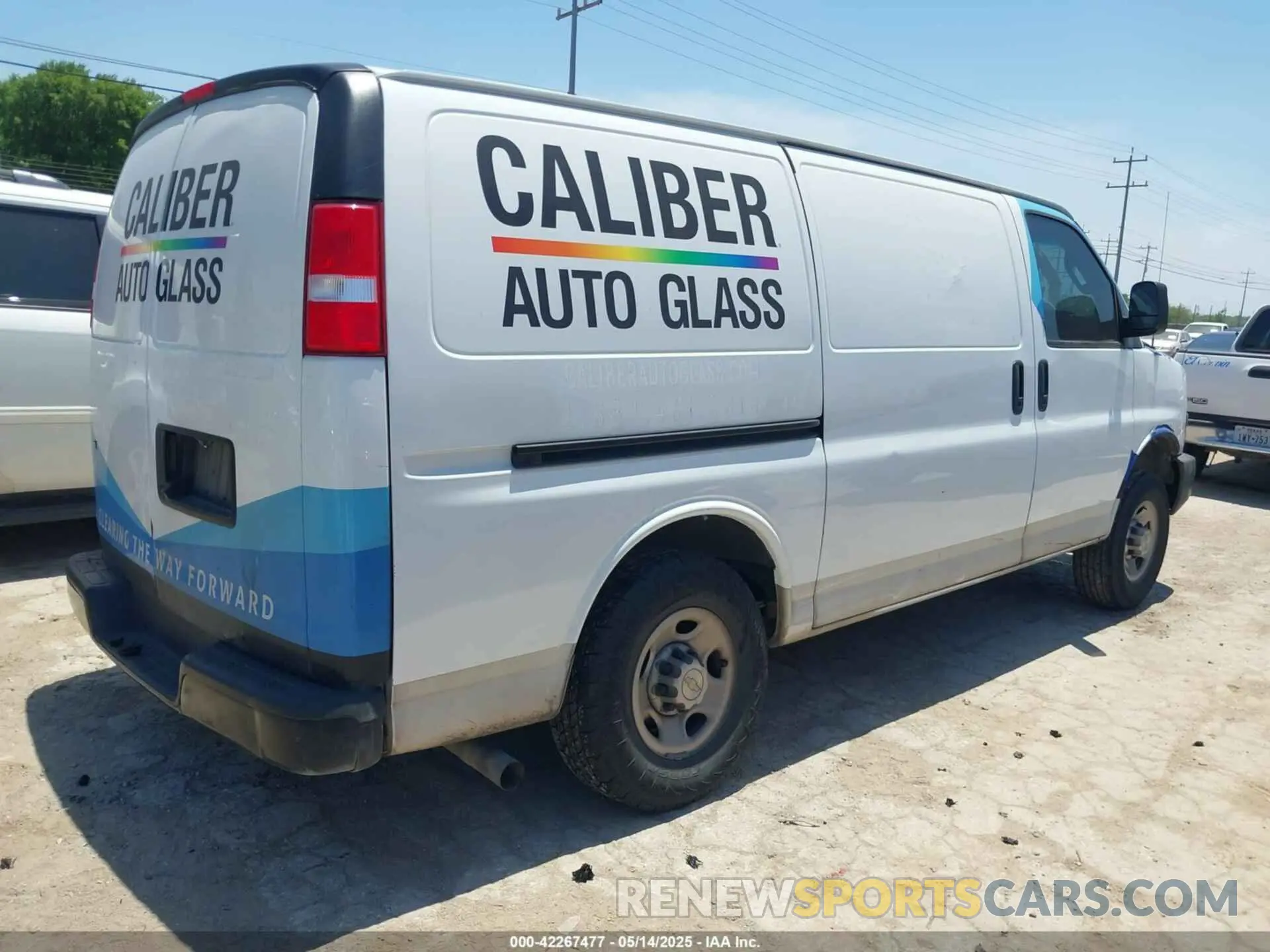 4 Photograph of a damaged car 1GCWGAFP0M1265274 CHEVROLET EXPRESS CARGO 2021