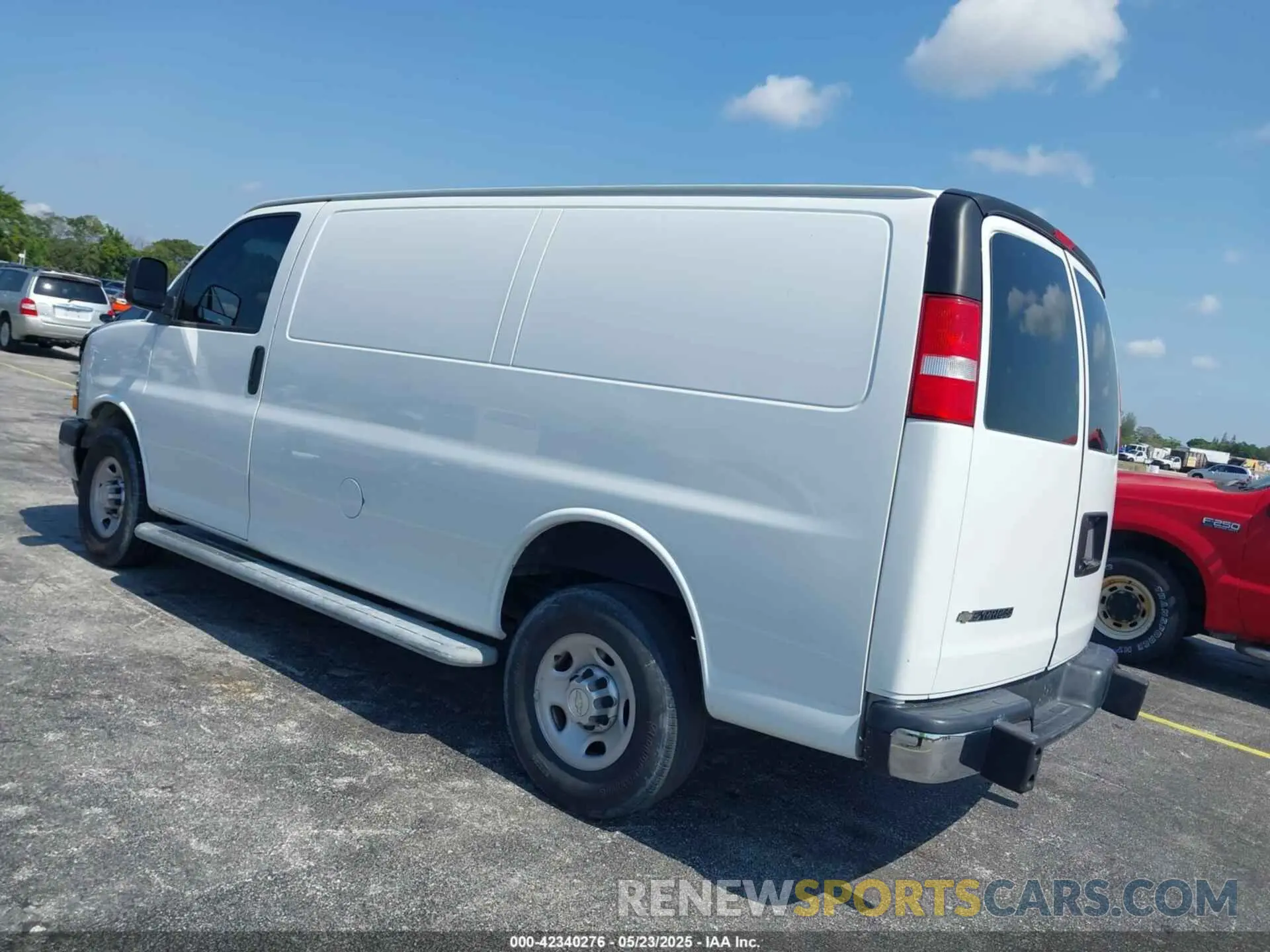 3 Фотография поврежденного автомобиля 1GCWGAFP2M1204749 CHEVROLET EXPRESS CARGO 2021