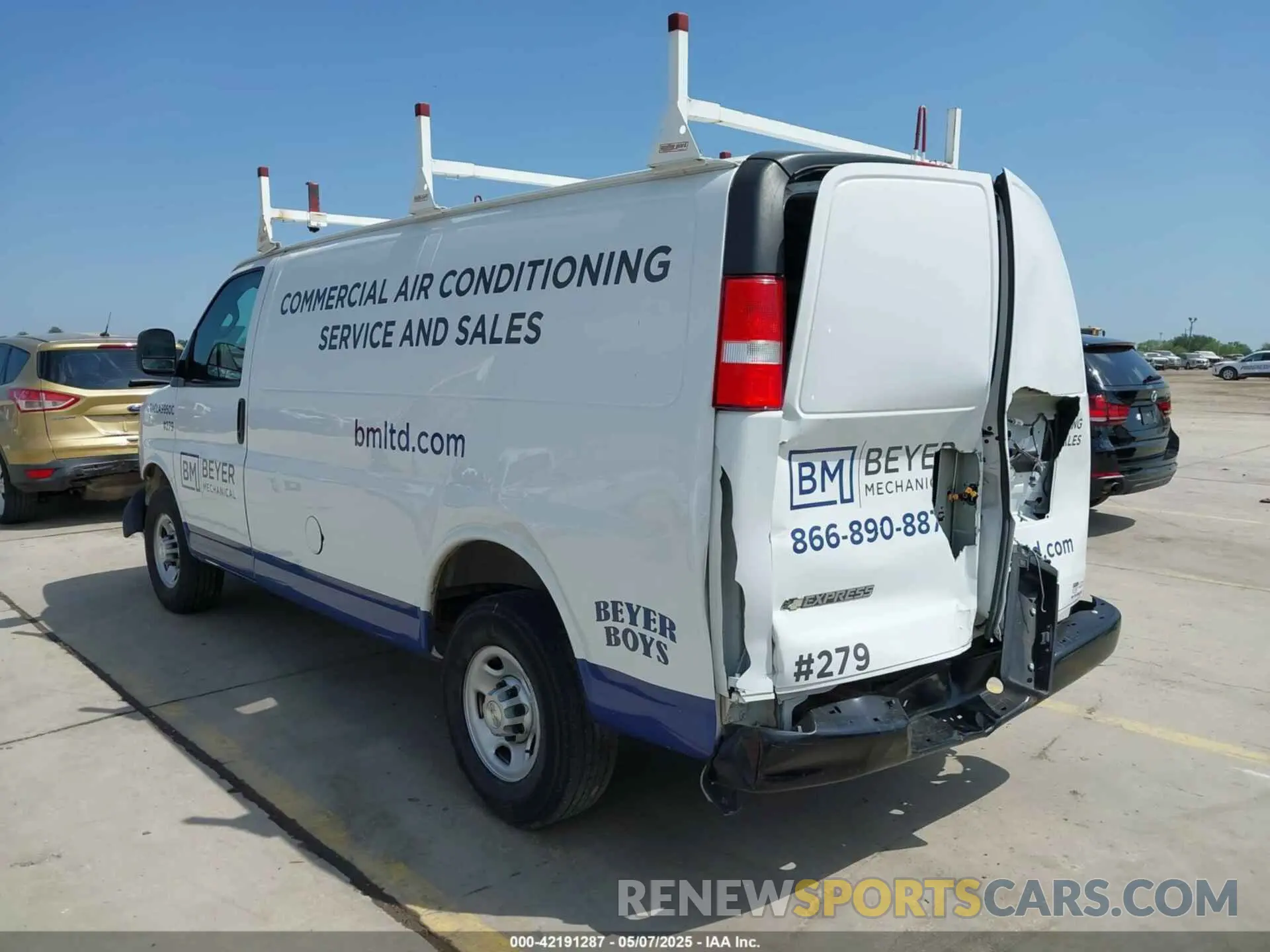 3 Photograph of a damaged car 1GCWGAFP2M1251909 CHEVROLET EXPRESS CARGO 2021