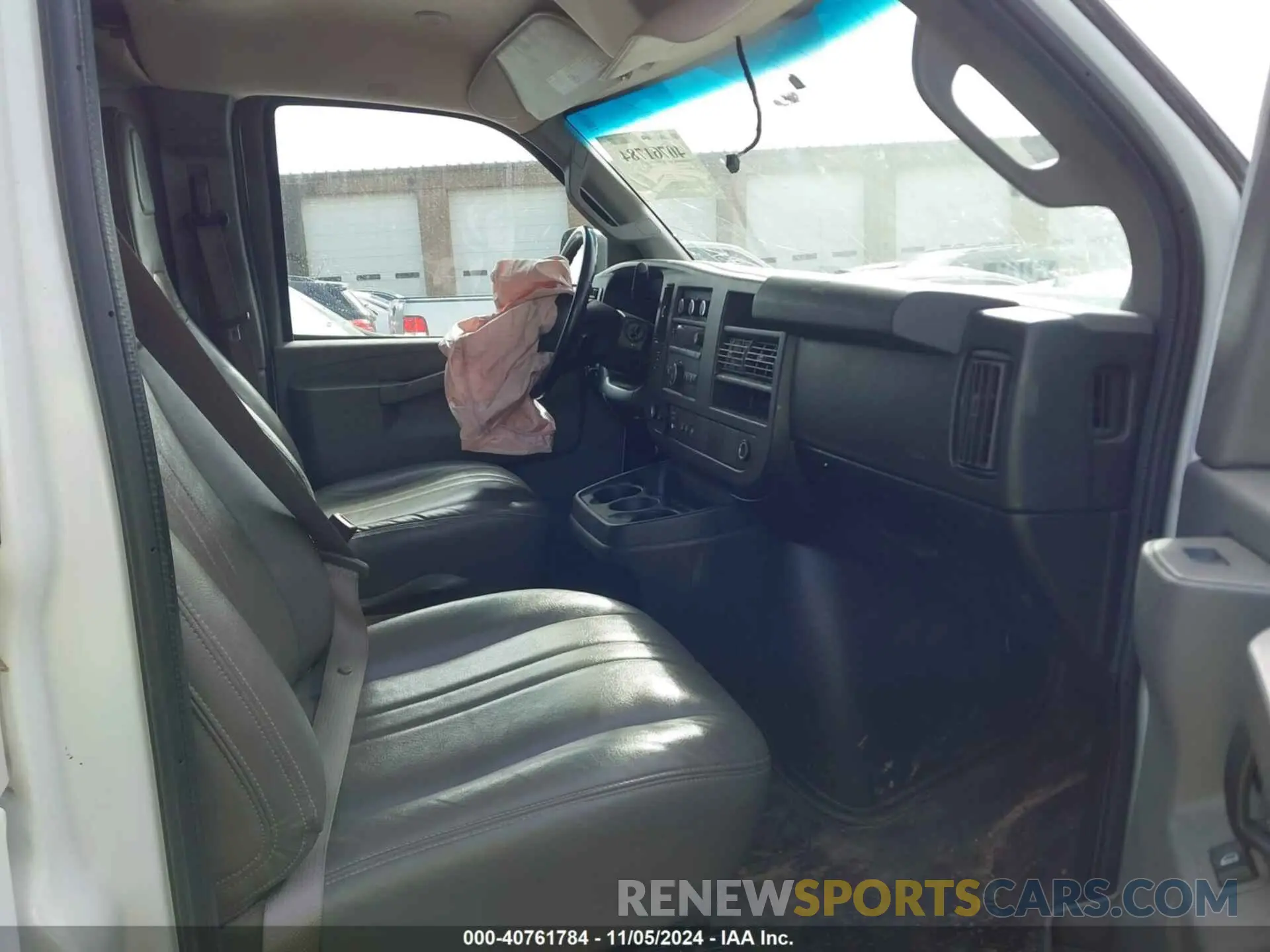5 Photograph of a damaged car 1GCWGAFP4M1256853 CHEVROLET EXPRESS CARGO 2021