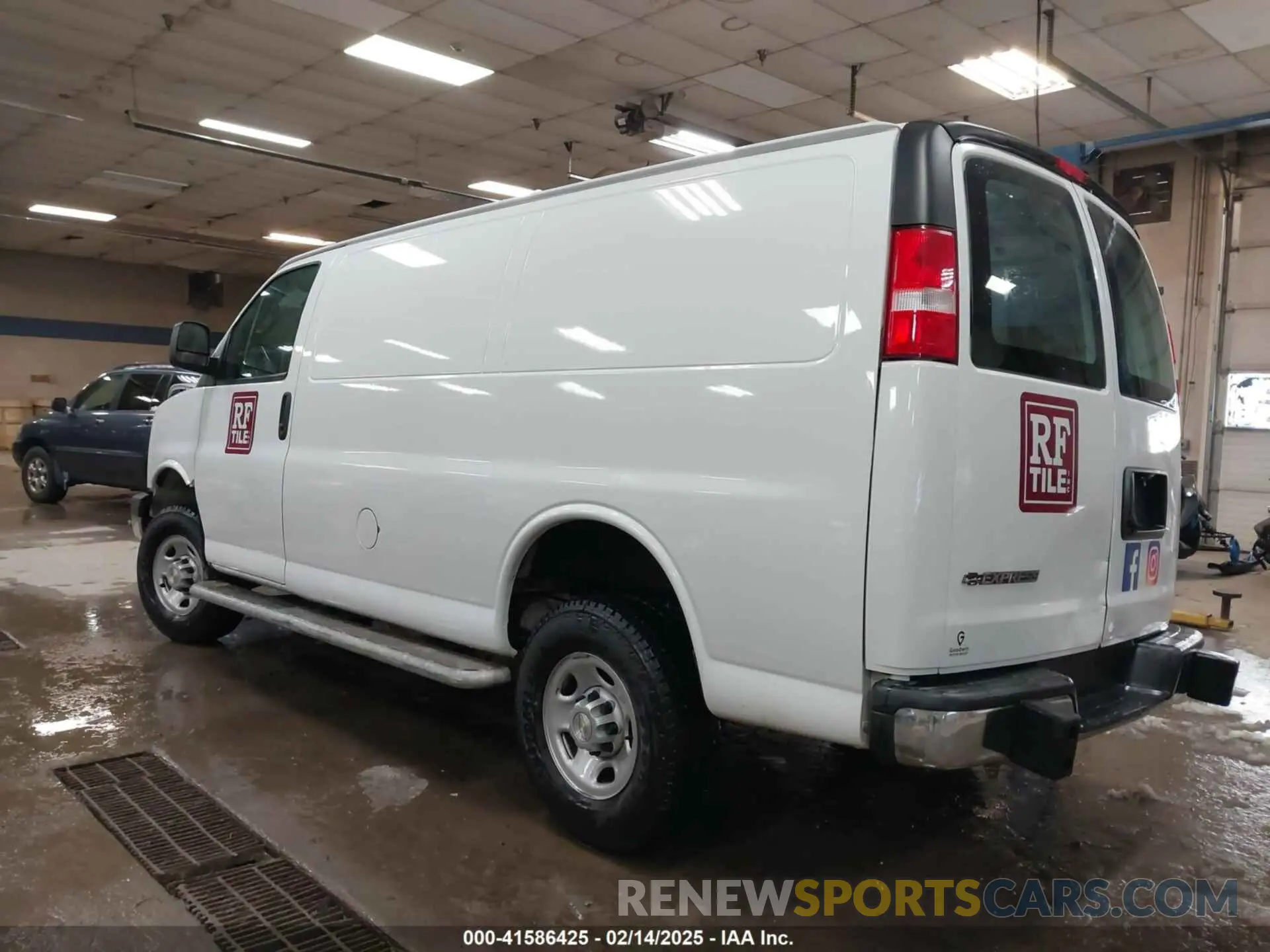 3 Photograph of a damaged car 1GCWGAFP4M1268940 CHEVROLET EXPRESS CARGO 2021