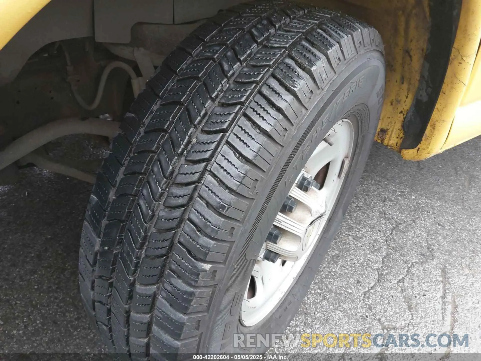 17 Photograph of a damaged car 1GCWGAFP8M1175127 CHEVROLET EXPRESS CARGO 2021