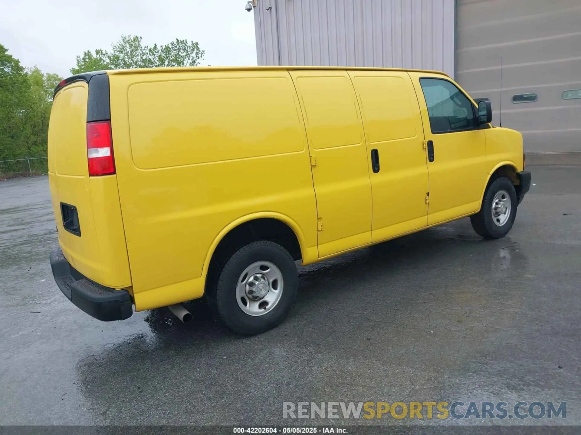 4 Photograph of a damaged car 1GCWGAFP8M1175127 CHEVROLET EXPRESS CARGO 2021