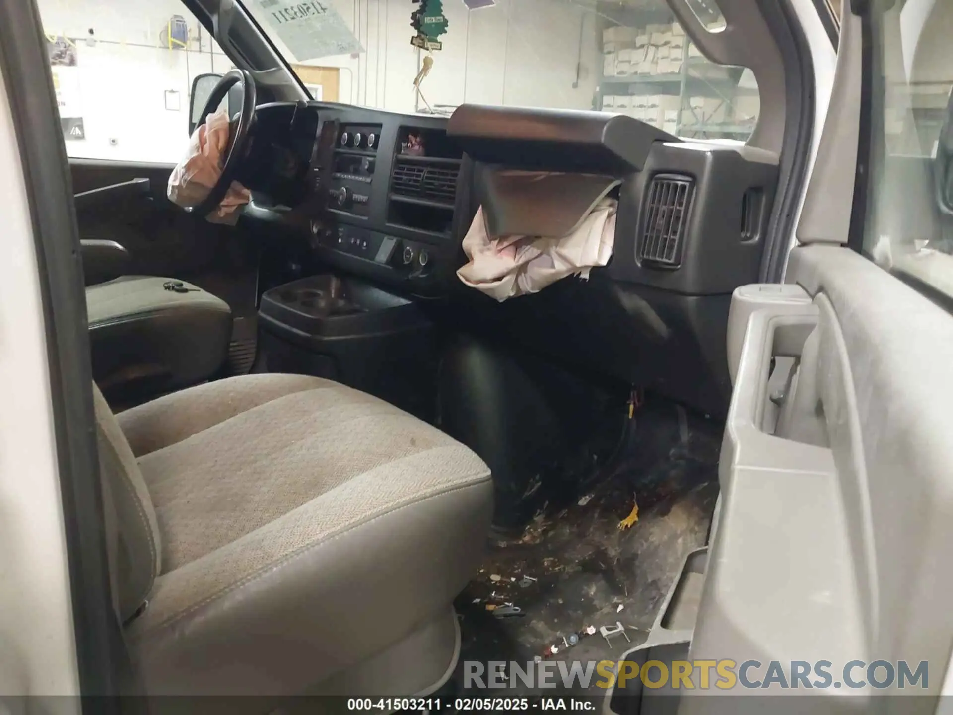 5 Photograph of a damaged car 1GCWGAFP9M1303035 CHEVROLET EXPRESS CARGO 2021