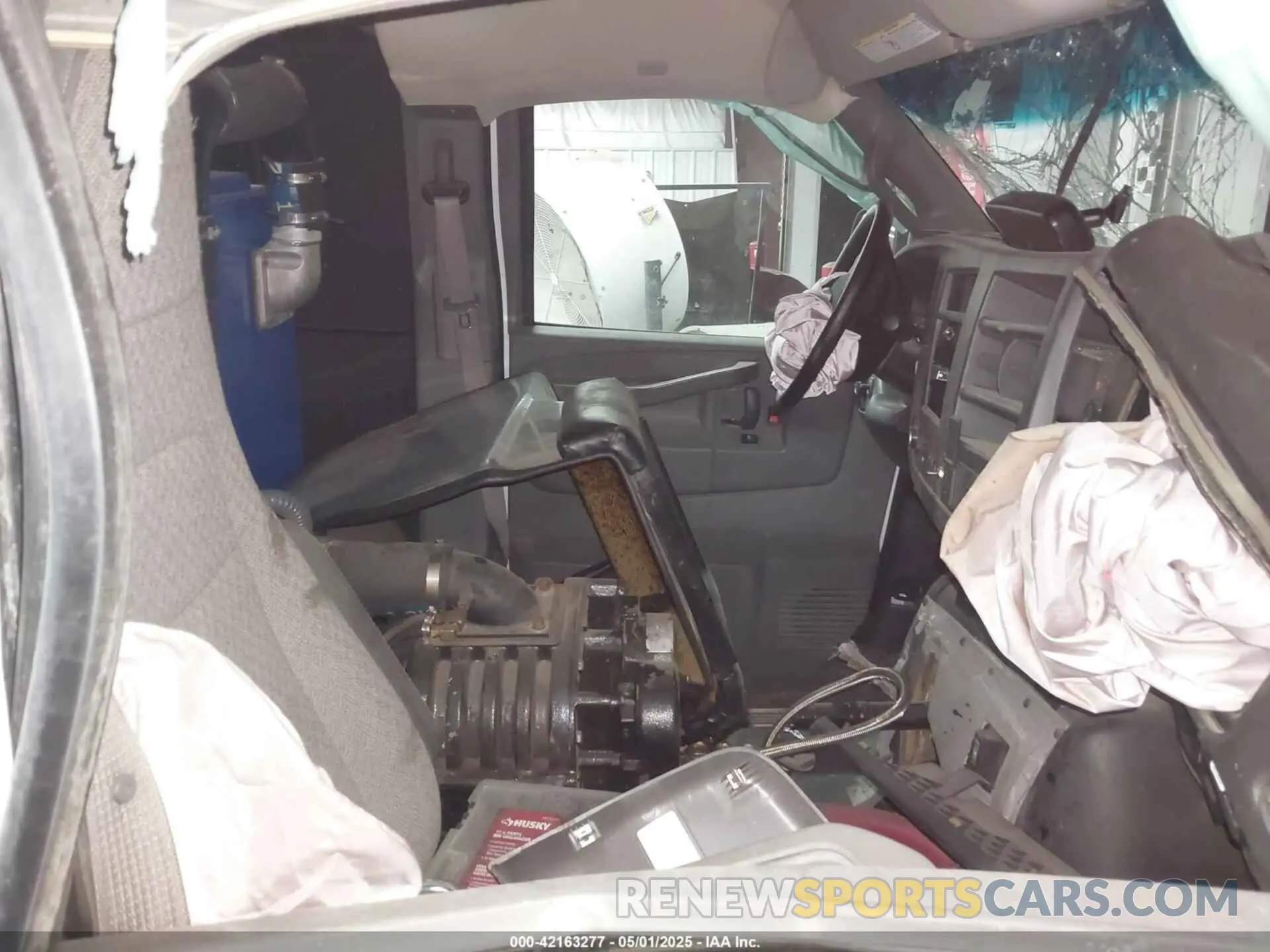 5 Photograph of a damaged car 1GCWGBF77M1144909 CHEVROLET EXPRESS CARGO 2021