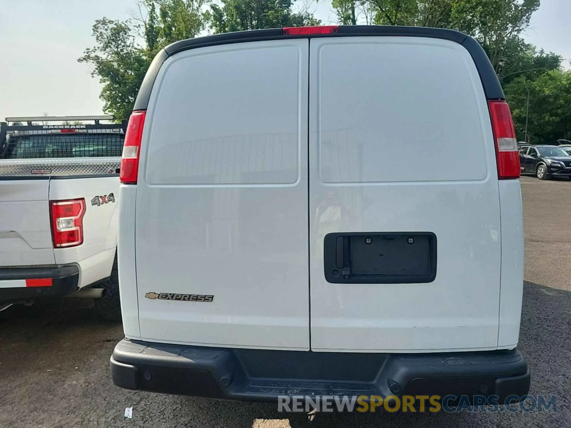 24 Photograph of a damaged car 1GCWGAFP2N1259977 CHEVROLET EXPRESS CARGO 2022