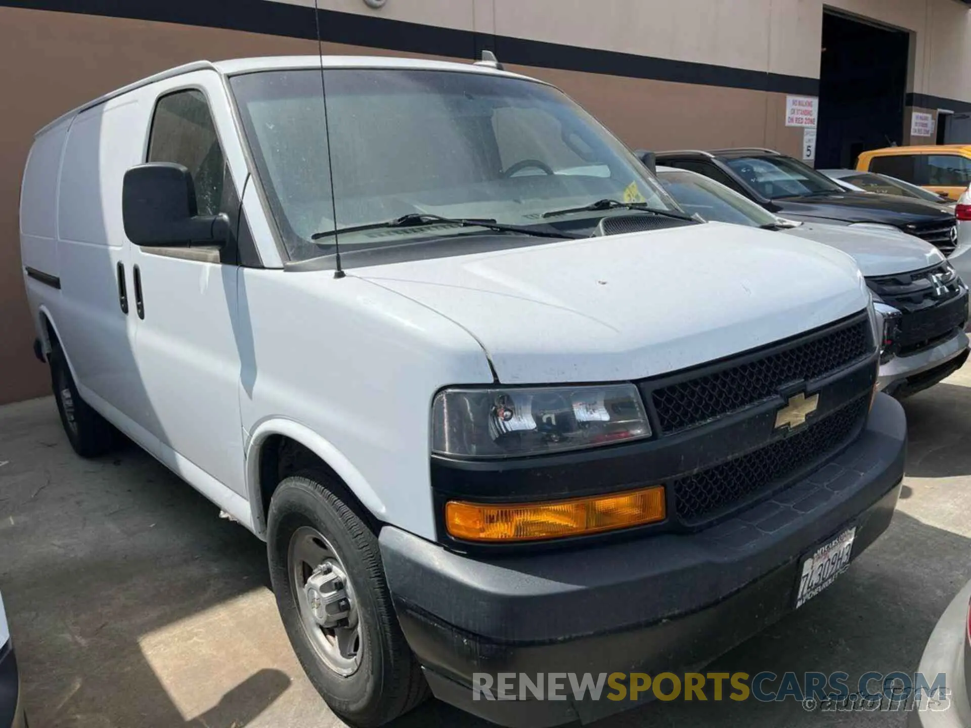 4 Photograph of a damaged car 1GCWGAFP6N1271453 CHEVROLET EXPRESS CARGO 2022