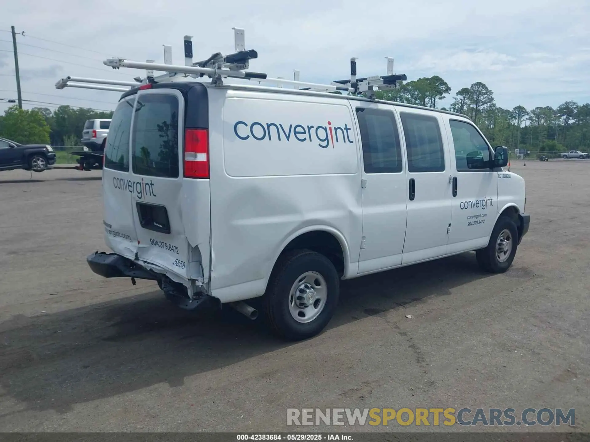 4 Photograph of a damaged car 1GCWGAFP5P1217550 CHEVROLET EXPRESS CARGO 2023