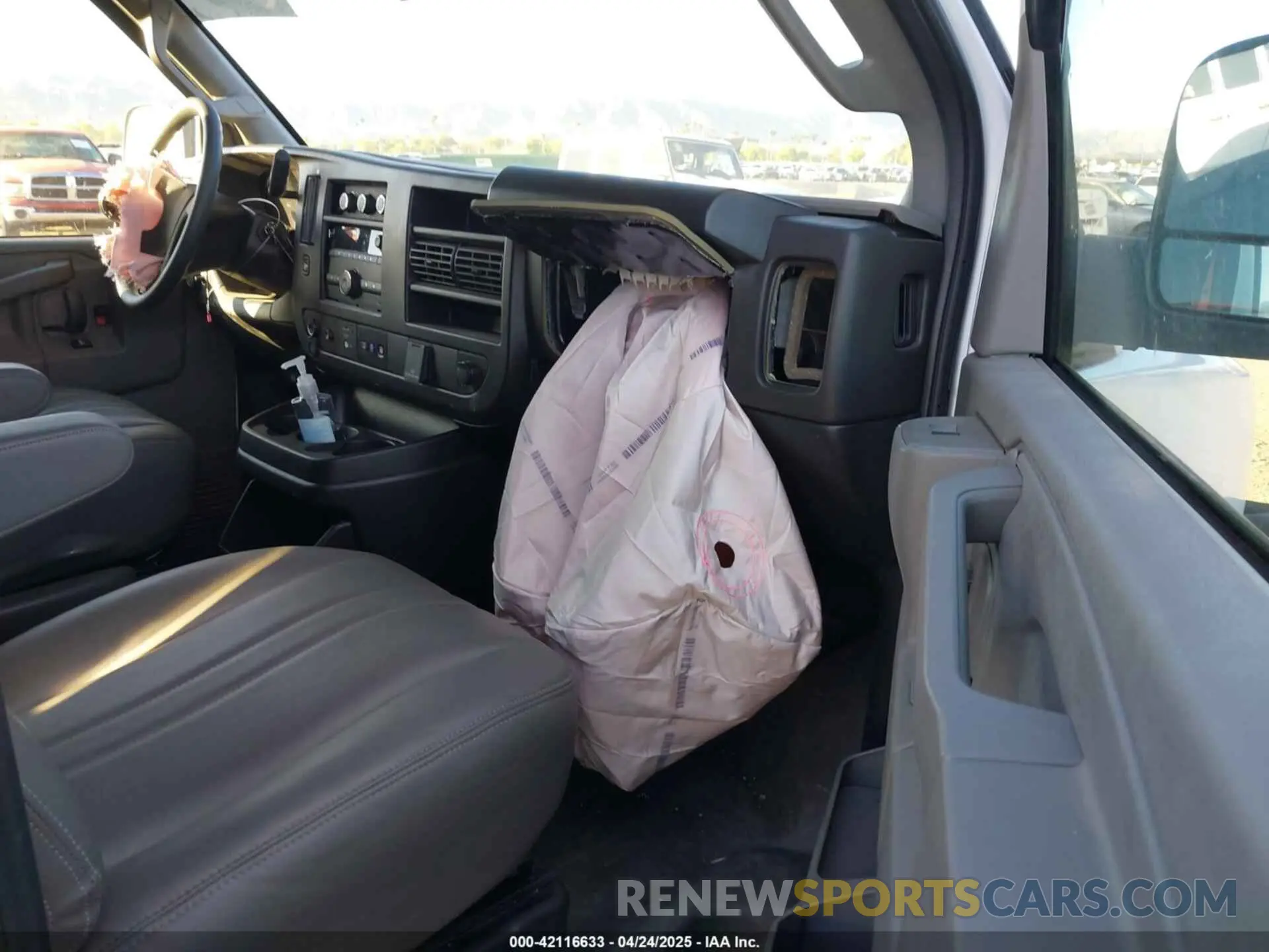 5 Photograph of a damaged car 1GCWGBFP3P1234319 CHEVROLET EXPRESS CARGO 2023
