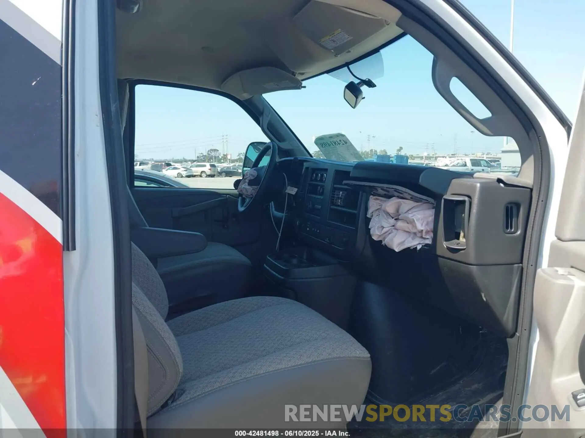 5 Photograph of a damaged car 1GCWGAFP0R1289176 CHEVROLET EXPRESS CARGO 2024
