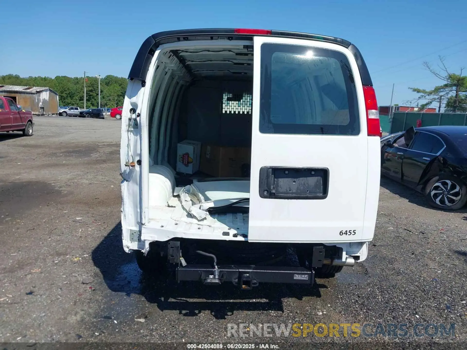 17 Фотография поврежденного автомобиля 1GCWGAFP6R1216135 CHEVROLET EXPRESS CARGO 2024