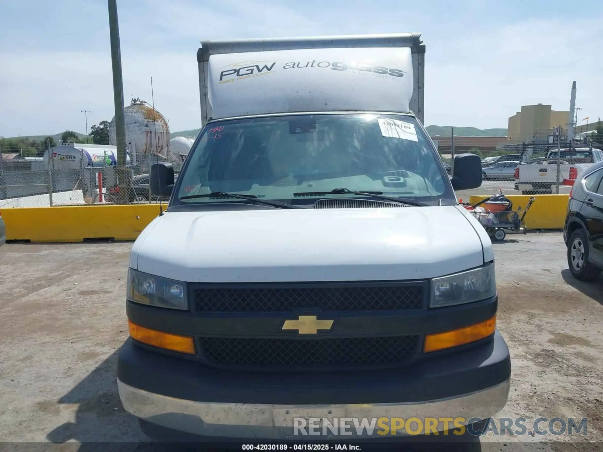 11 Photograph of a damaged car 1GB0GRFP8K1141906 CHEVROLET EXPRESS CUTAWAY 2019