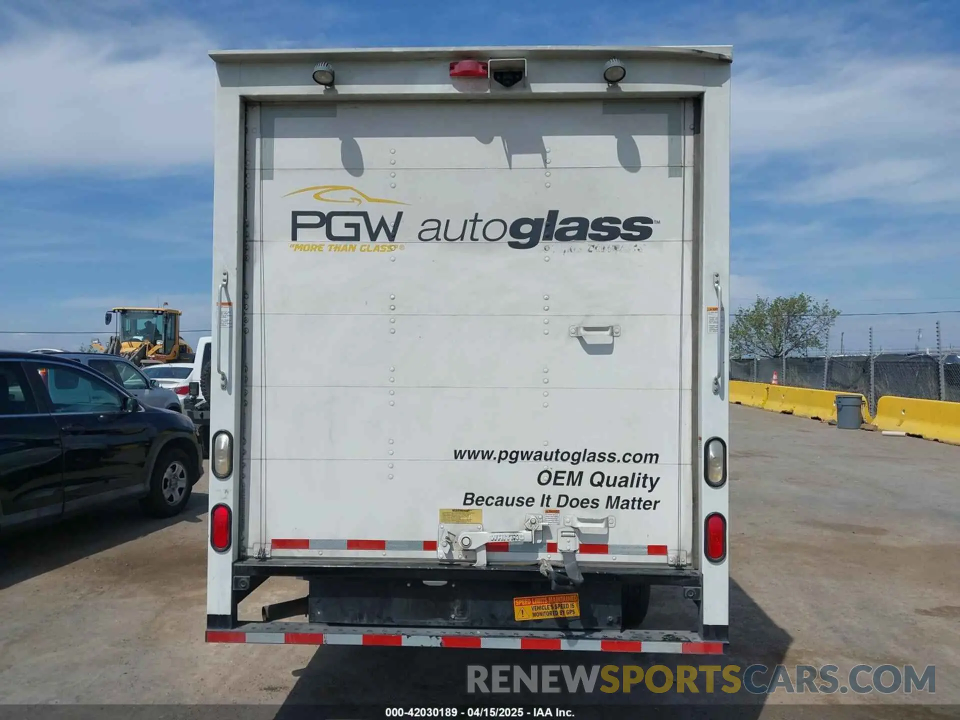 14 Photograph of a damaged car 1GB0GRFP8K1141906 CHEVROLET EXPRESS CUTAWAY 2019