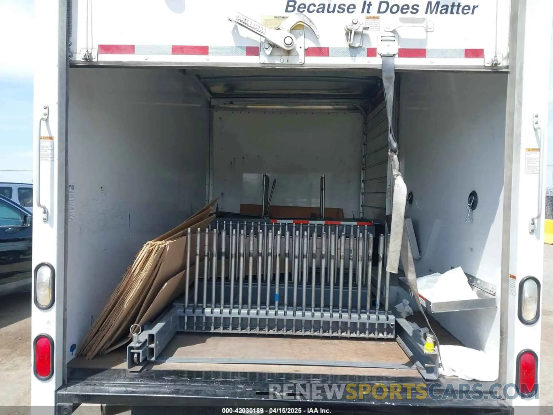 6 Photograph of a damaged car 1GB0GRFP8K1141906 CHEVROLET EXPRESS CUTAWAY 2019