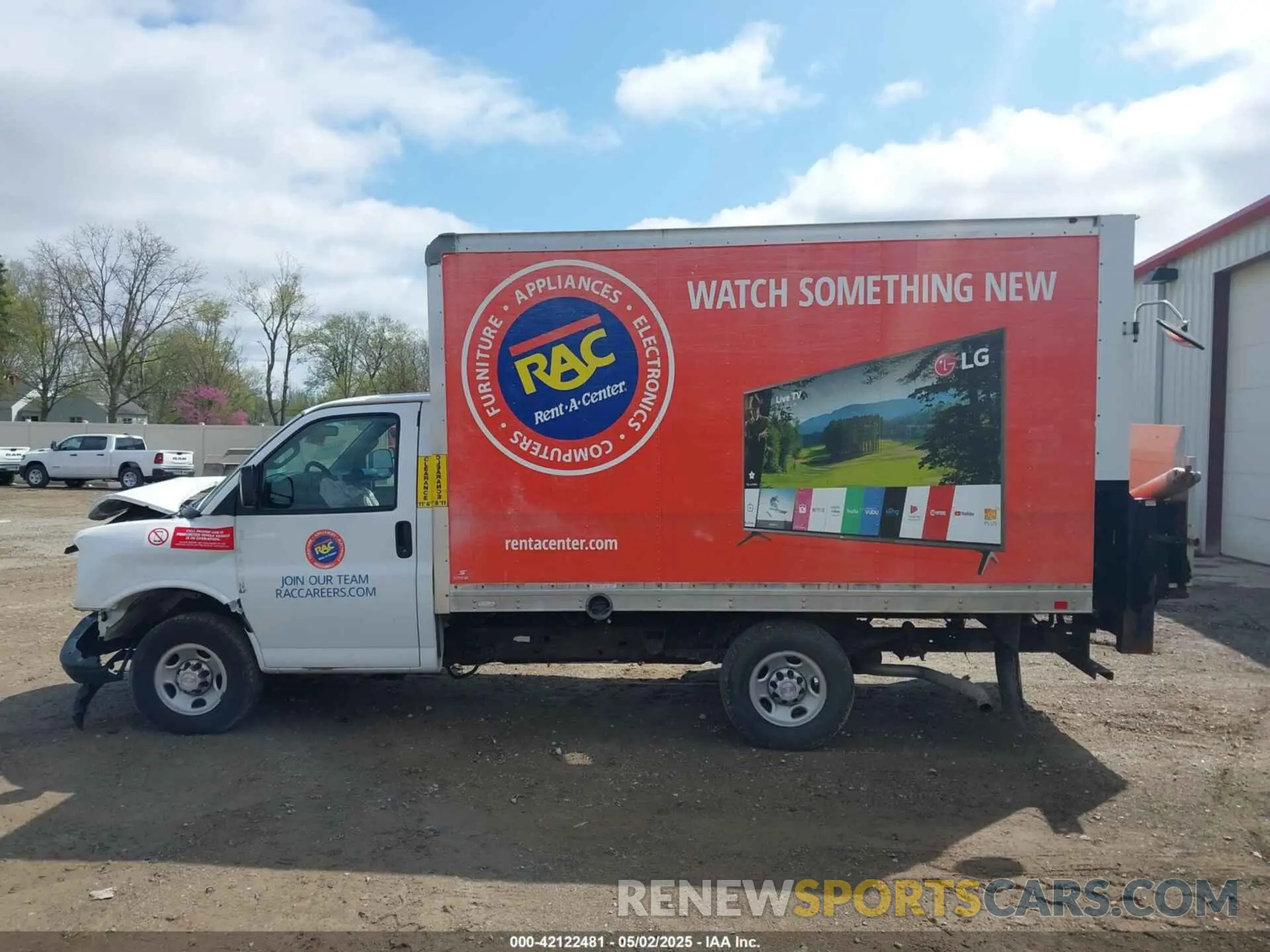 14 Photograph of a damaged car 1GB0GRFP9K1370725 CHEVROLET EXPRESS CUTAWAY 2019