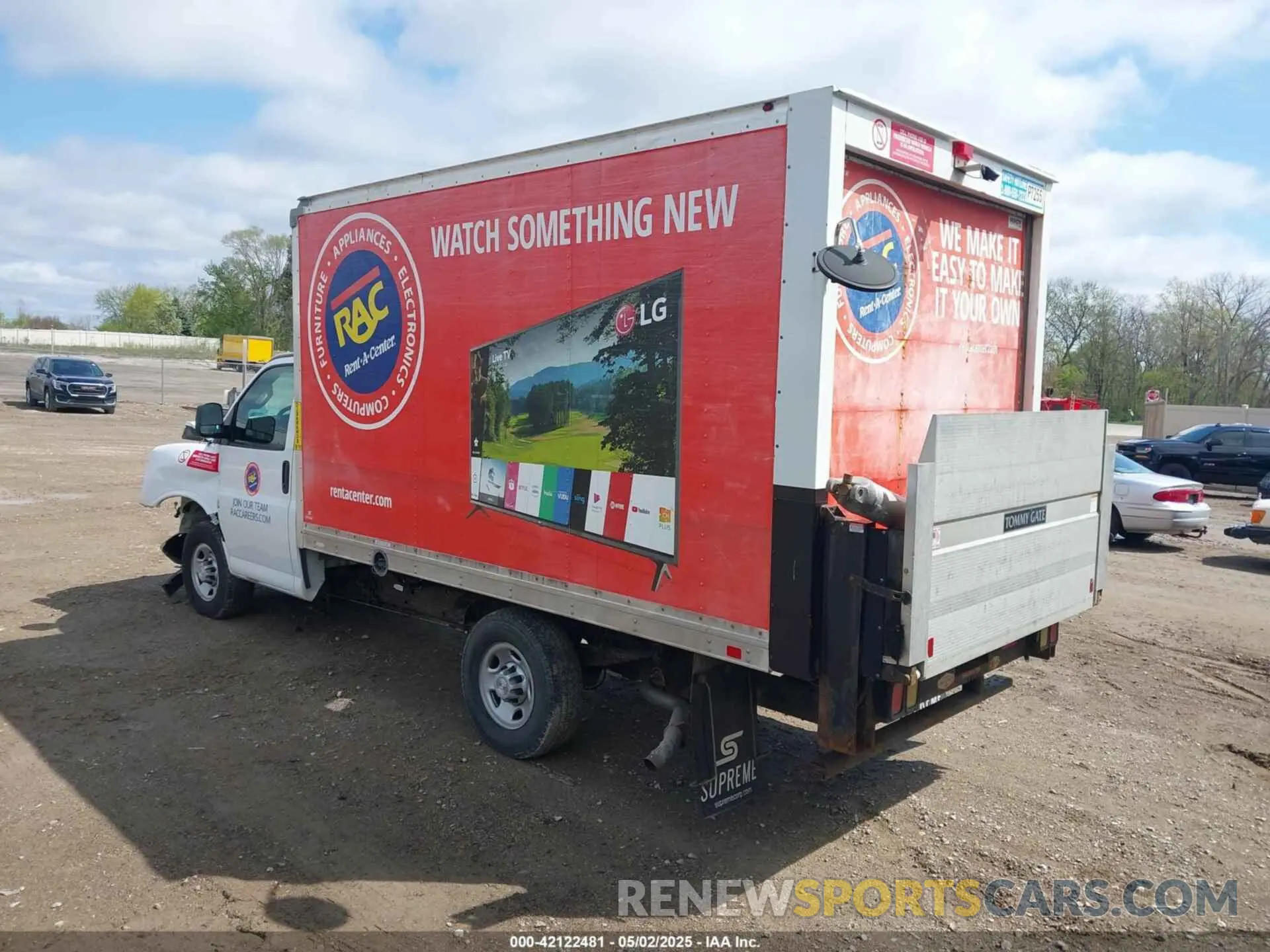 3 Photograph of a damaged car 1GB0GRFP9K1370725 CHEVROLET EXPRESS CUTAWAY 2019