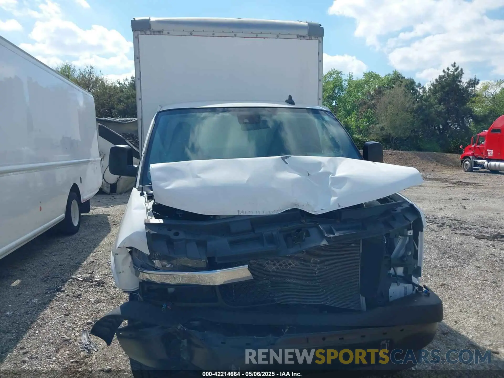 12 Photograph of a damaged car 1GB0GRFP6M1189407 CHEVROLET EXPRESS CUTAWAY 2021