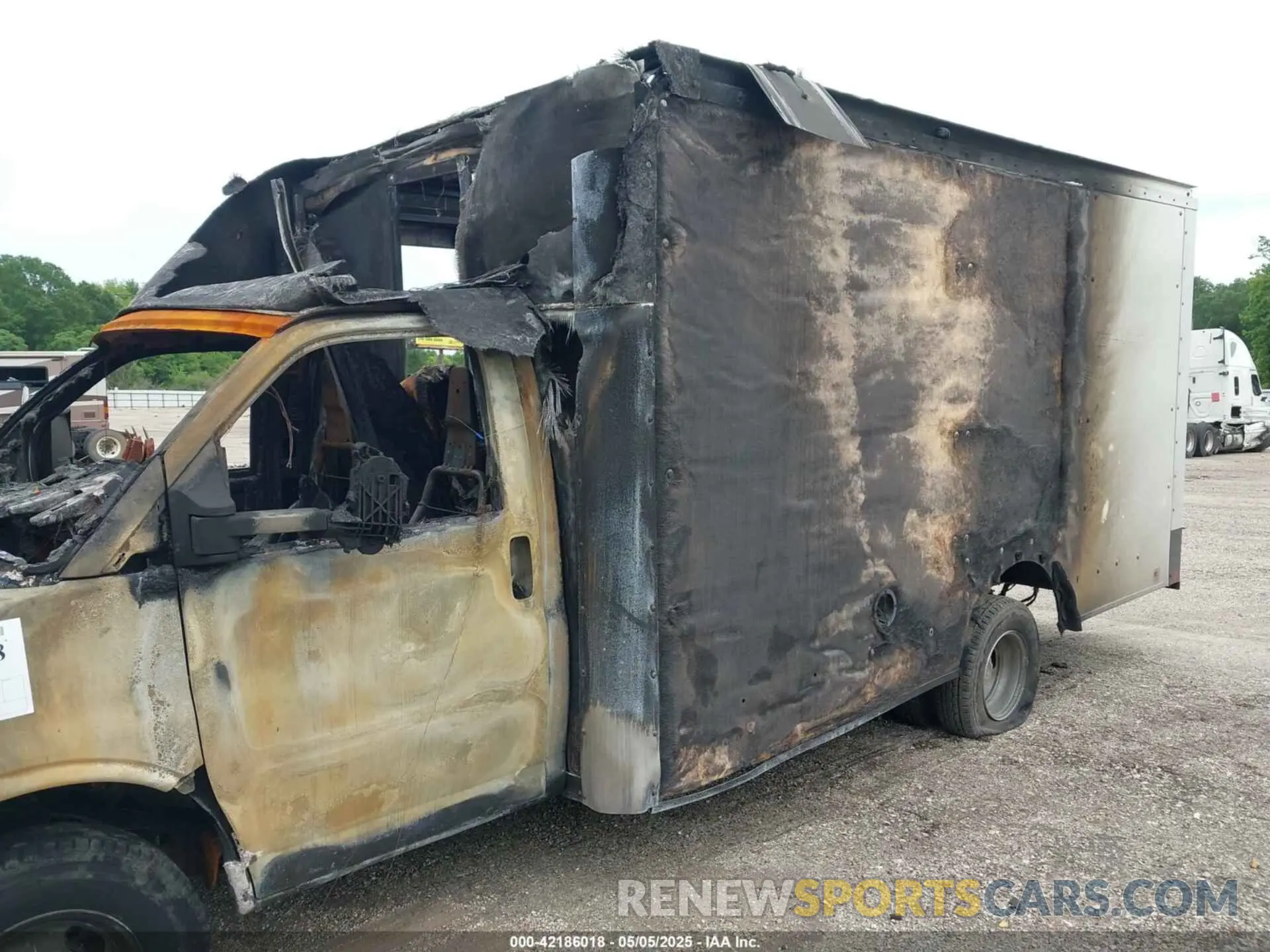 11 Photograph of a damaged car 1GB3GSC78N1289325 CHEVROLET EXPRESS CUTAWAY 2022