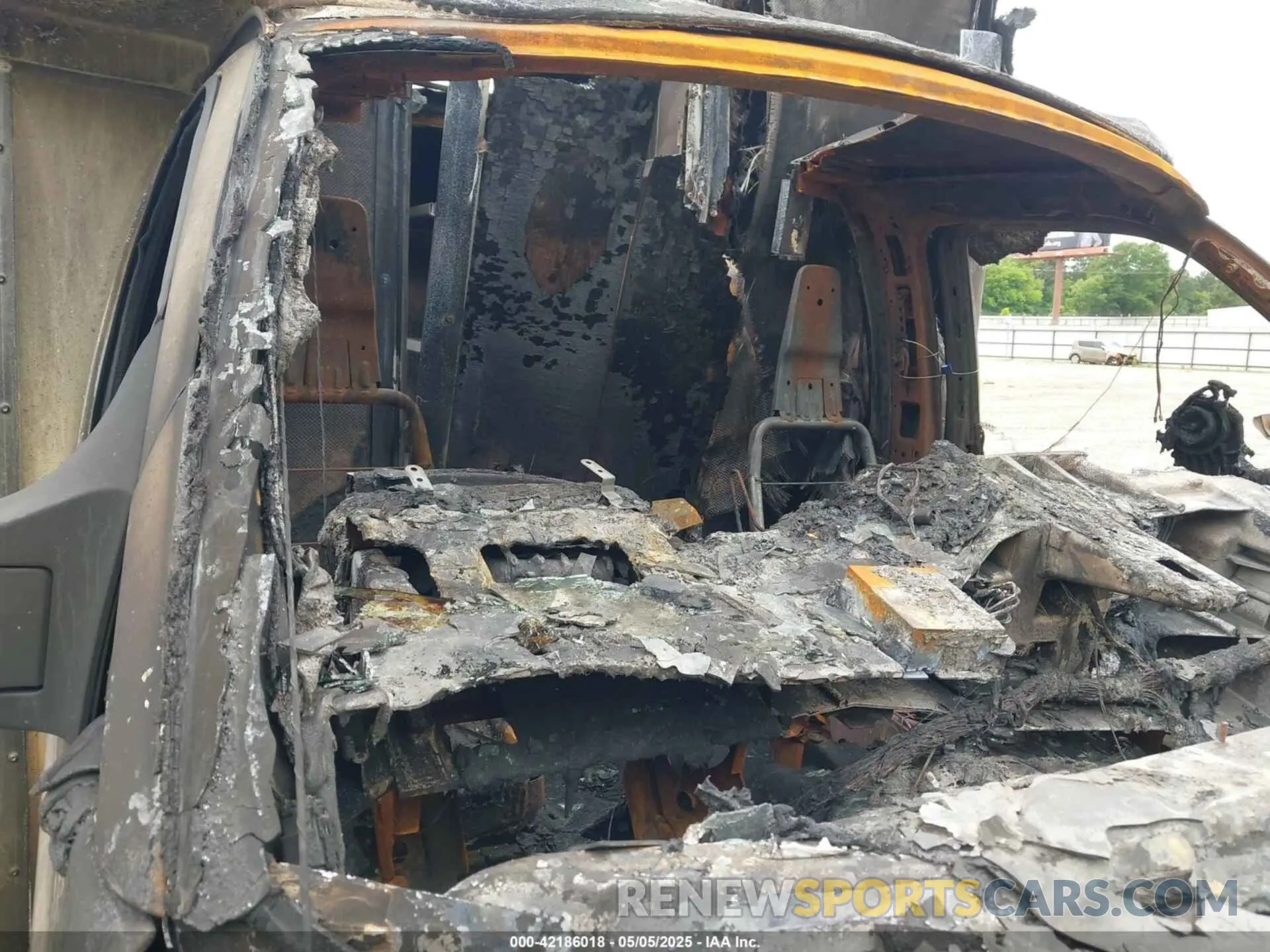 14 Photograph of a damaged car 1GB3GSC78N1289325 CHEVROLET EXPRESS CUTAWAY 2022