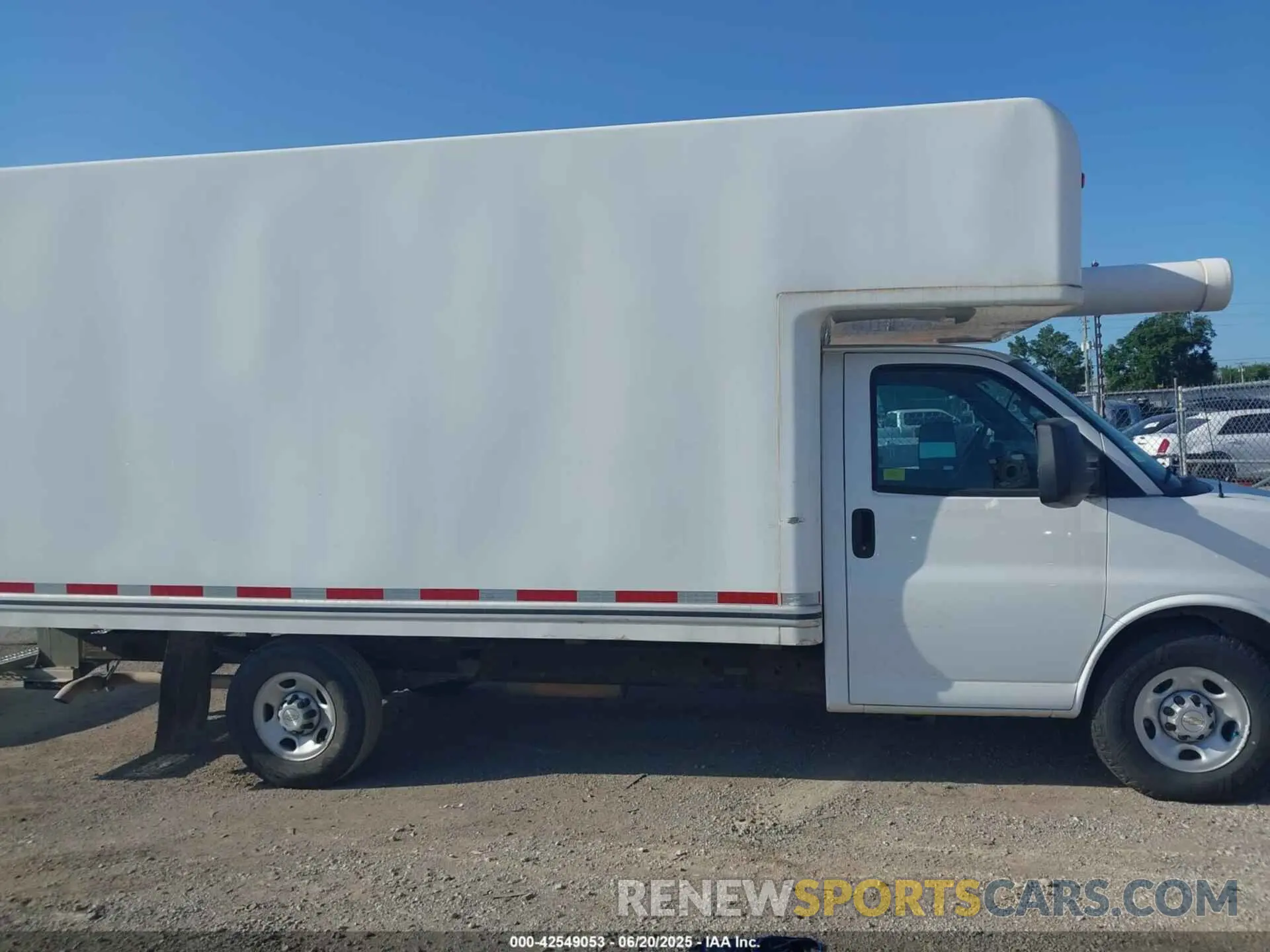14 Фотография поврежденного автомобиля 1GB0GSF78P1110024 CHEVROLET EXPRESS CUTAWAY 2023
