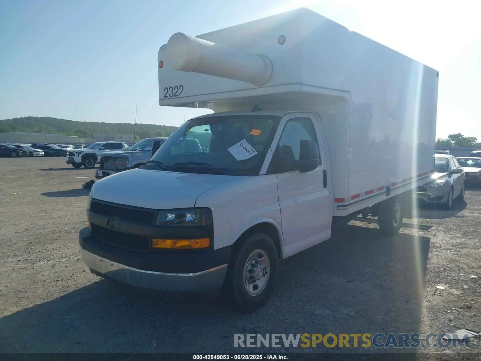 2 Фотография поврежденного автомобиля 1GB0GSF78P1110024 CHEVROLET EXPRESS CUTAWAY 2023
