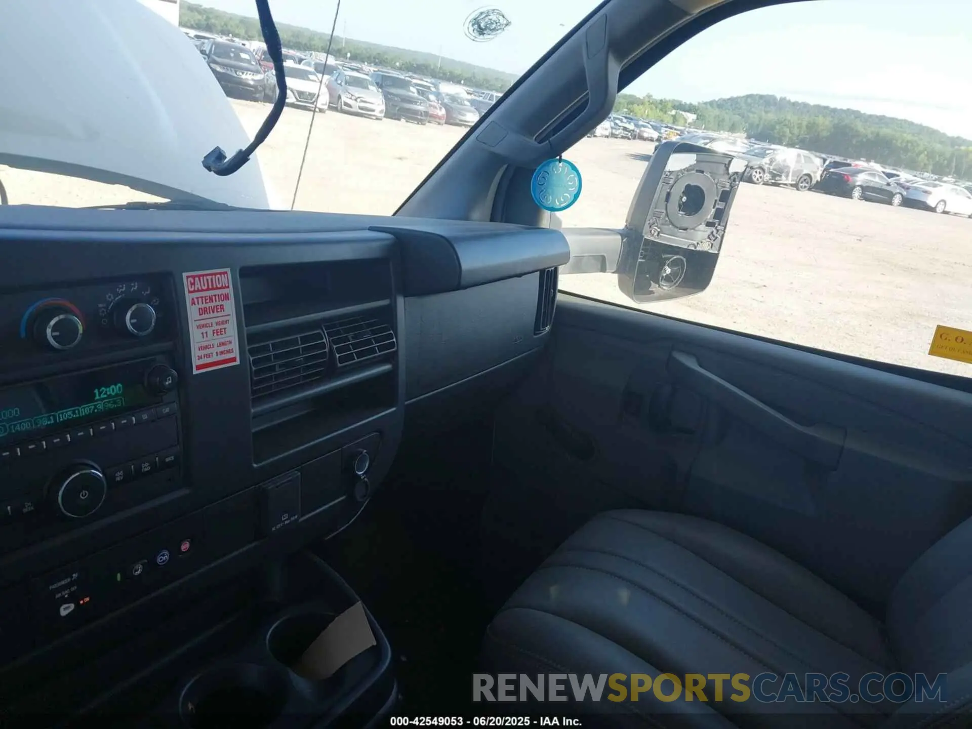 6 Фотография поврежденного автомобиля 1GB0GSF78P1110024 CHEVROLET EXPRESS CUTAWAY 2023