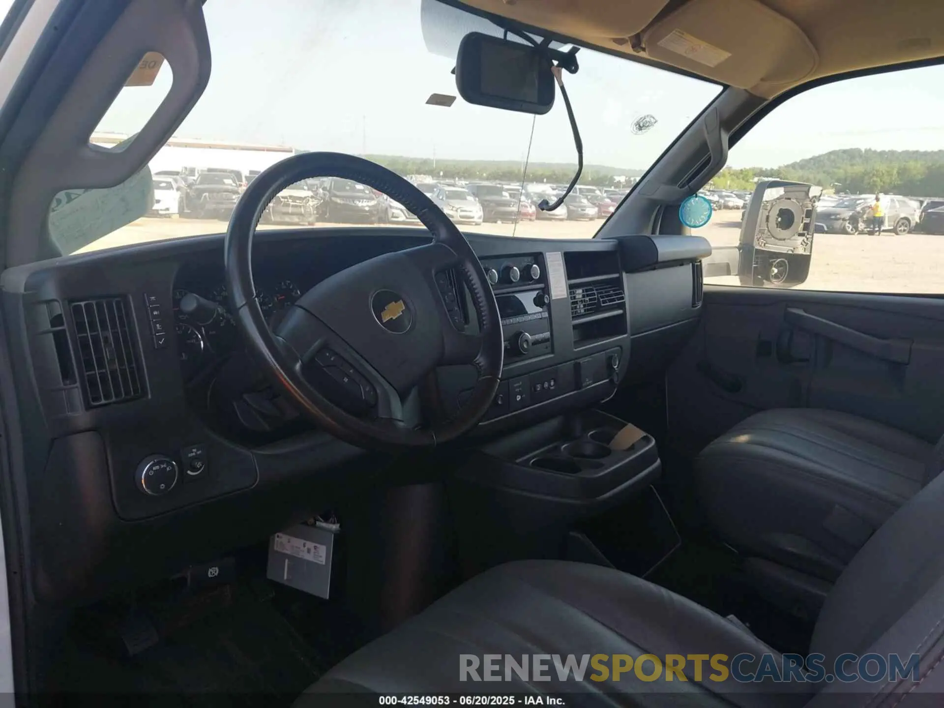 7 Фотография поврежденного автомобиля 1GB0GSF78P1110024 CHEVROLET EXPRESS CUTAWAY 2023