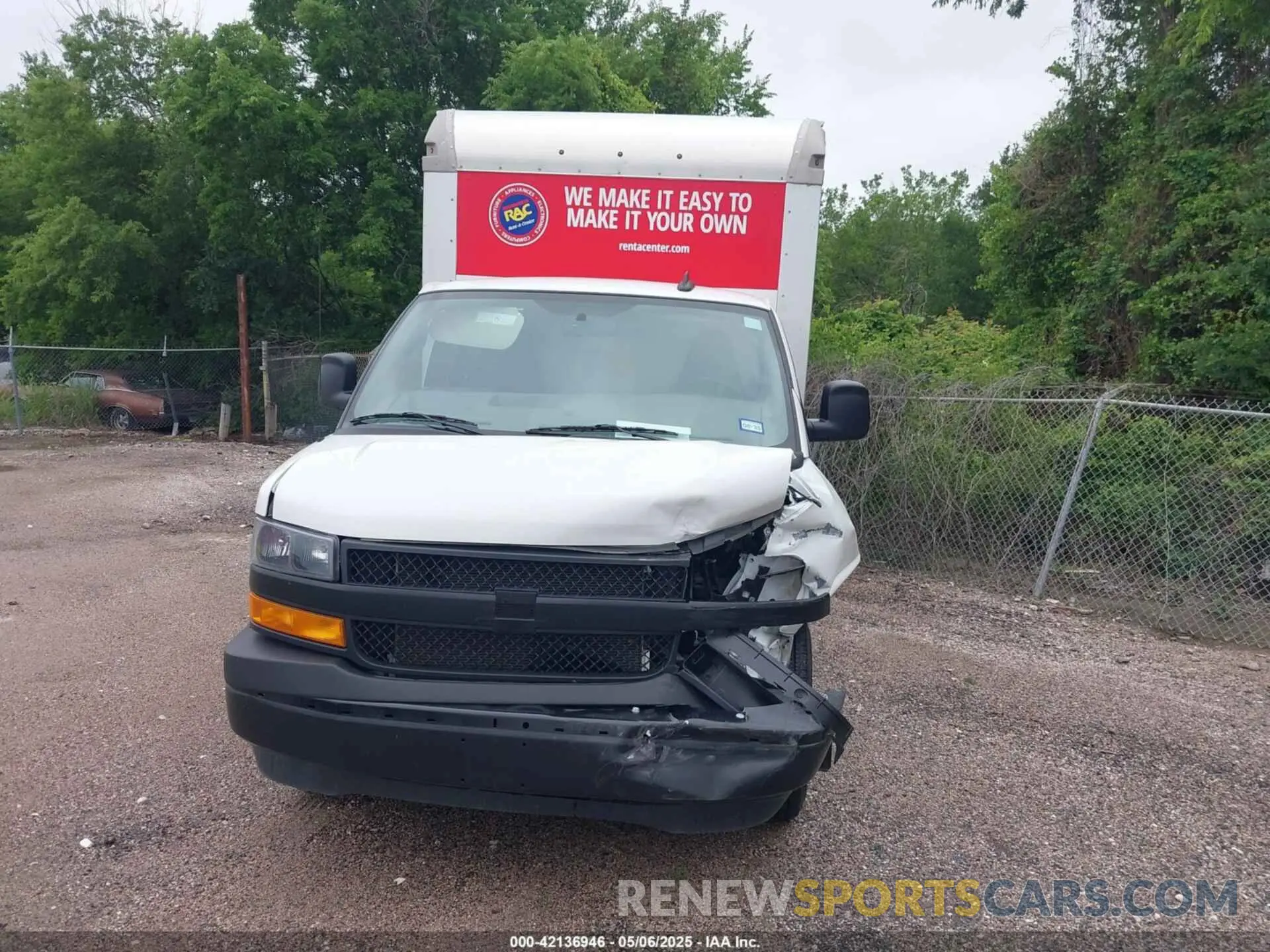12 Photograph of a damaged car 1GB0GRFP9R1158336 CHEVROLET EXPRESS CUTAWAY 2024