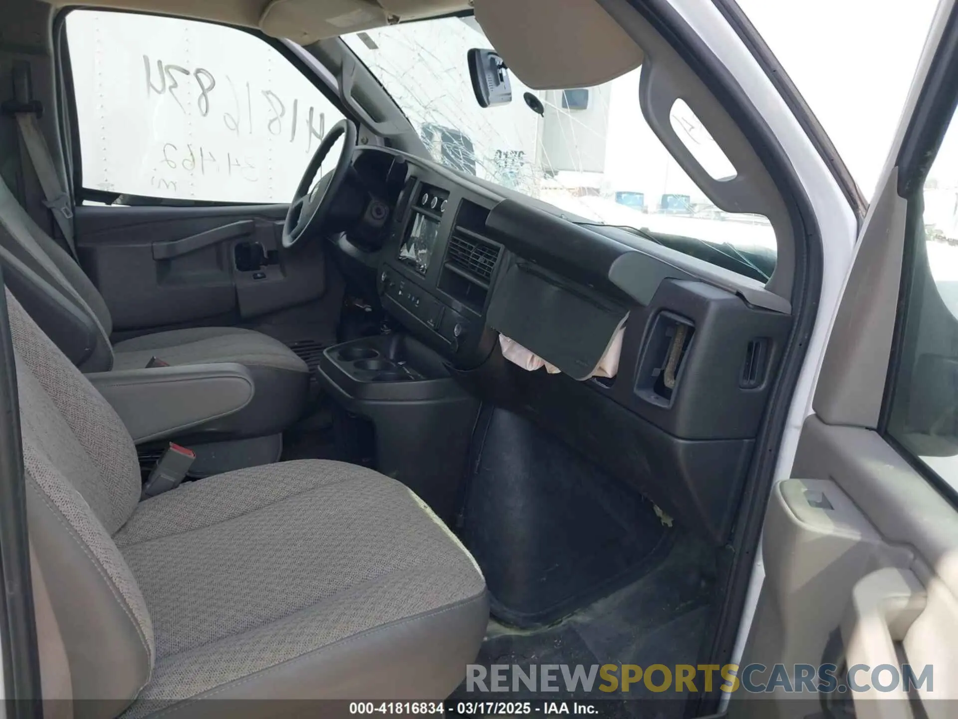 6 Фотография поврежденного автомобиля 1HA3GTC79RN004479 CHEVROLET EXPRESS CUTAWAY 2024