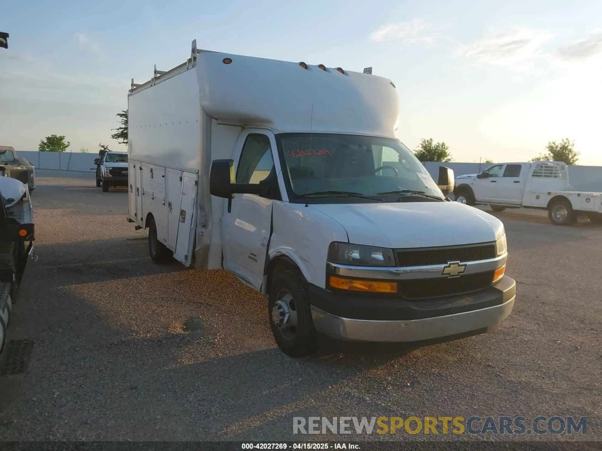 1 Photograph of a damaged car 1HA6GUC75MN005852 CHEVROLET EXPRESS CUTAWAY 4500 2021