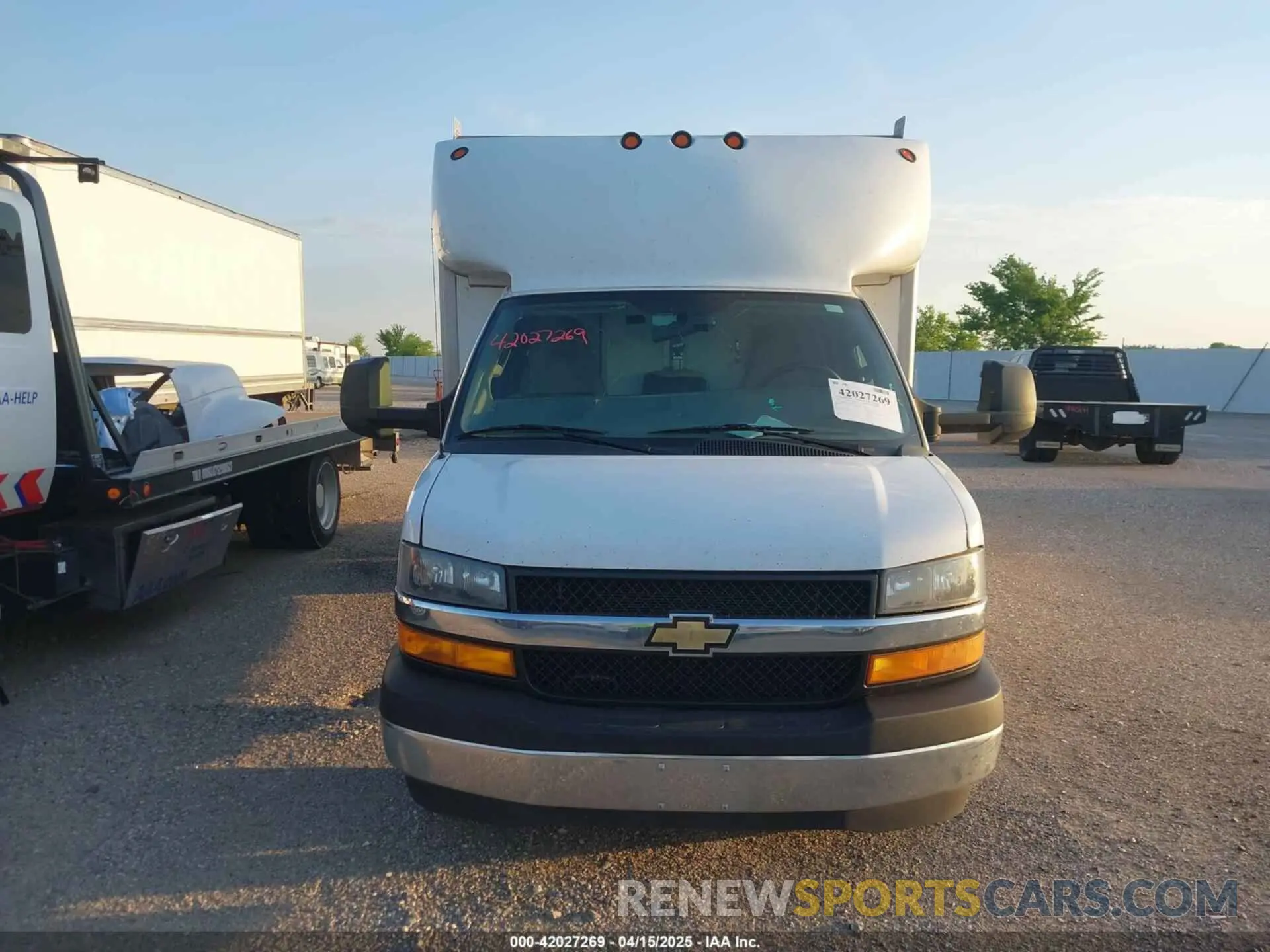 12 Photograph of a damaged car 1HA6GUC75MN005852 CHEVROLET EXPRESS CUTAWAY 4500 2021