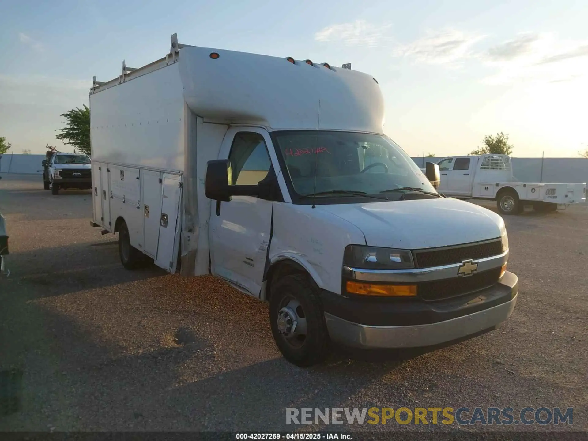 13 Photograph of a damaged car 1HA6GUC75MN005852 CHEVROLET EXPRESS CUTAWAY 4500 2021