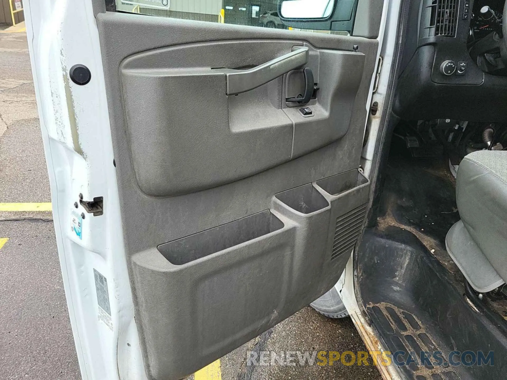 18 Photograph of a damaged car 1GCWGAF17K1220857 CHEVROLET EXPRESS G2500 2019