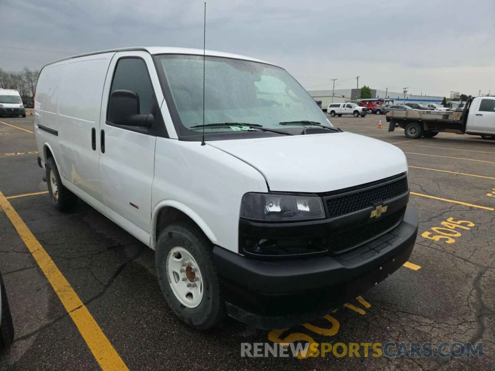 32 Photograph of a damaged car 1GCWGAF17K1220857 CHEVROLET EXPRESS G2500 2019