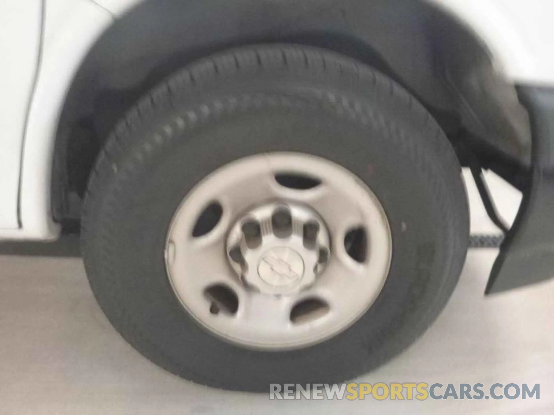 18 Photograph of a damaged car 1GCWGAFG2K1328310 CHEVROLET EXPRESS G2500 2019