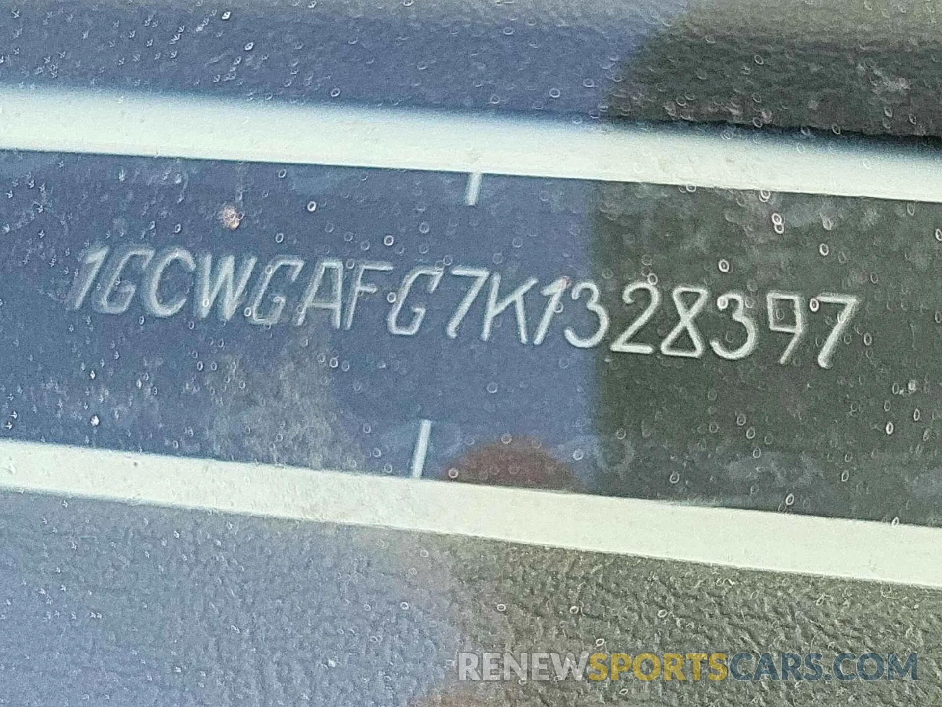 2 Фотография поврежденного автомобиля 1GCWGAFG7K1328397 CHEVROLET EXPRESS G2500 2019