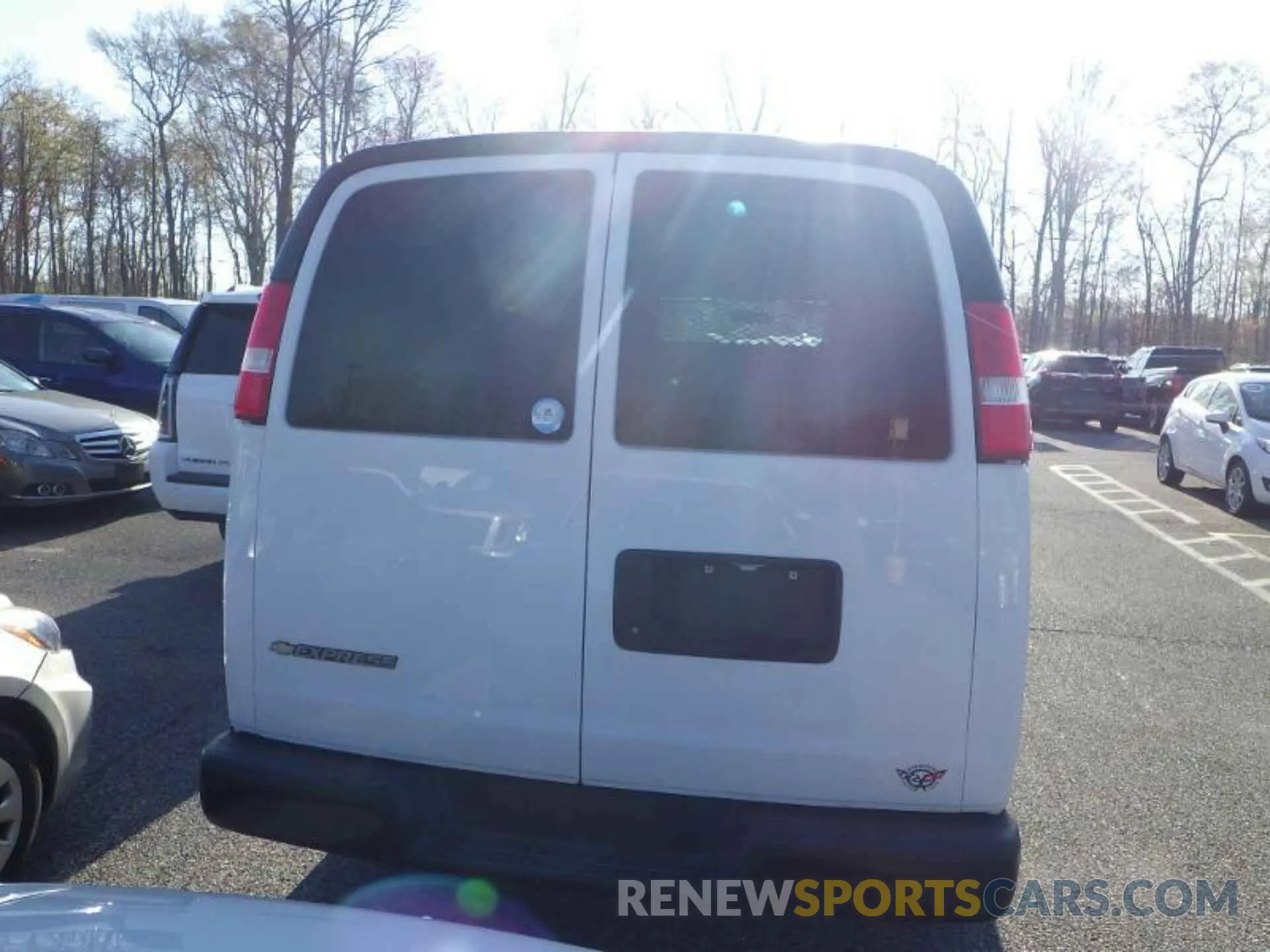 3 Photograph of a damaged car 1GCWGAFG9K1326862 CHEVROLET EXPRESS G2500 2019