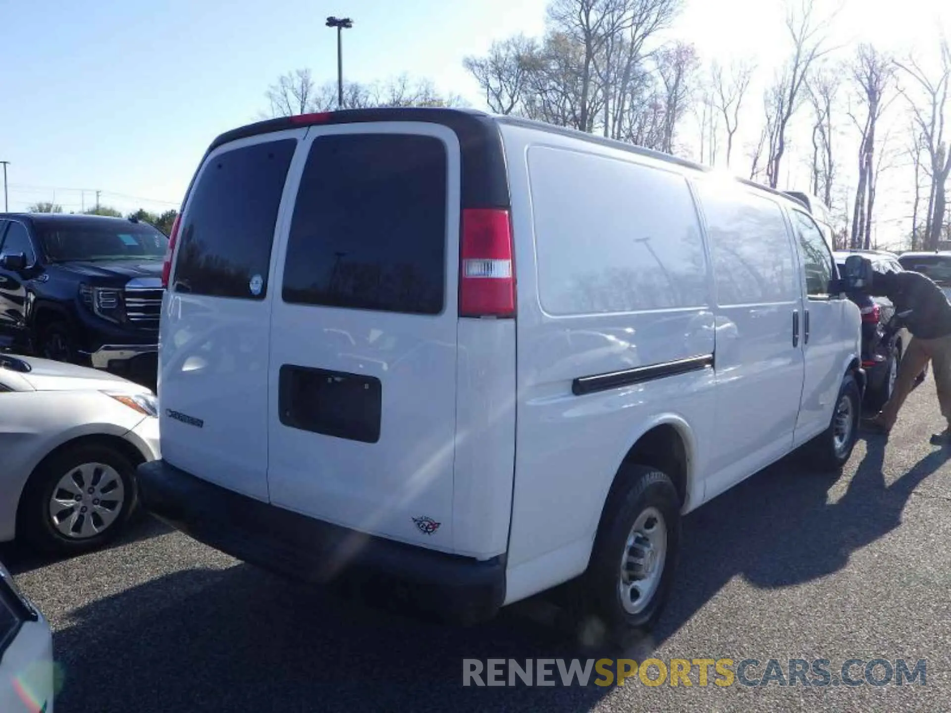 8 Photograph of a damaged car 1GCWGAFG9K1326862 CHEVROLET EXPRESS G2500 2019