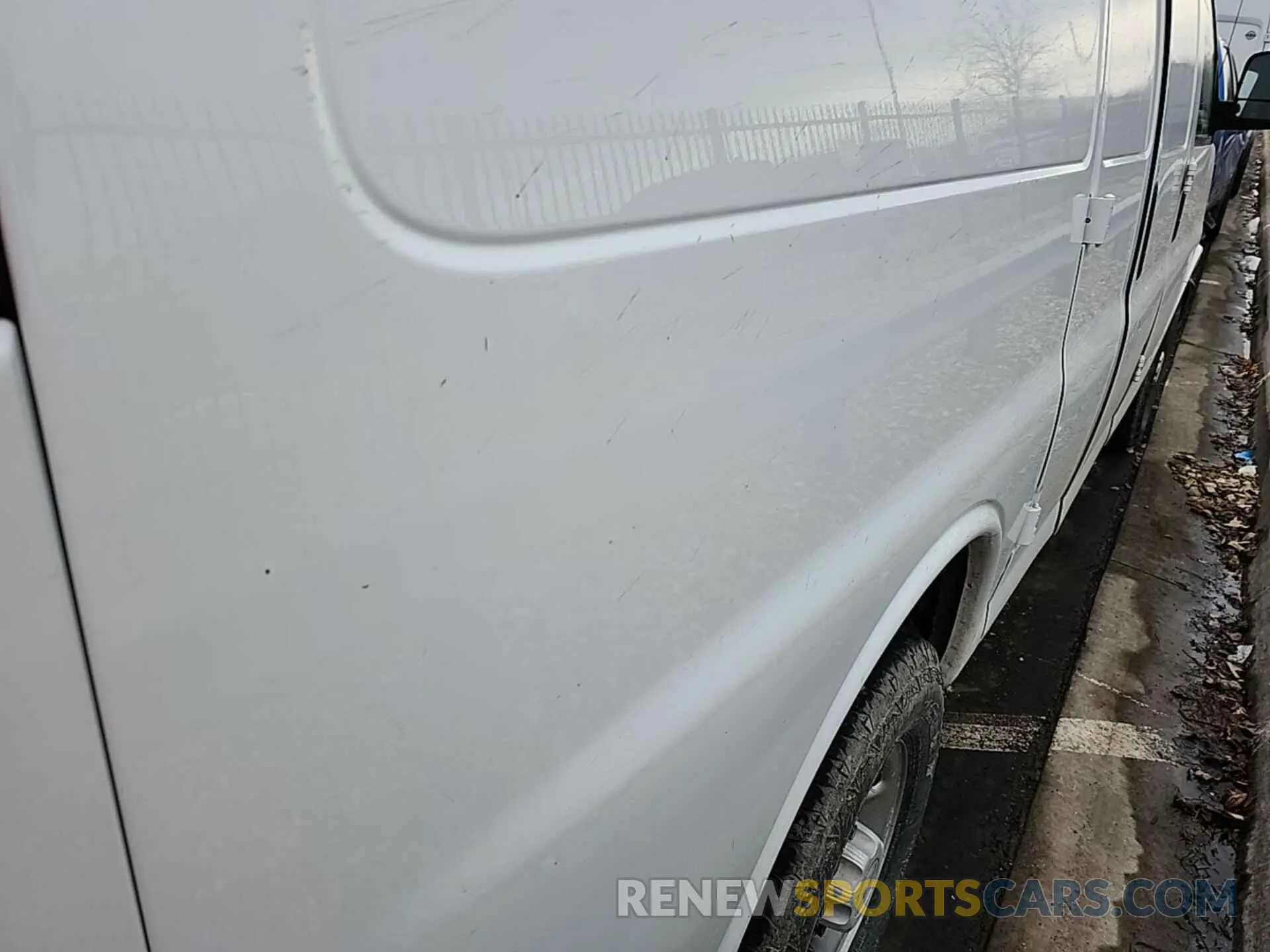 8 Фотография поврежденного автомобиля 1GCWGAFG9K1337974 CHEVROLET EXPRESS G2500 2019
