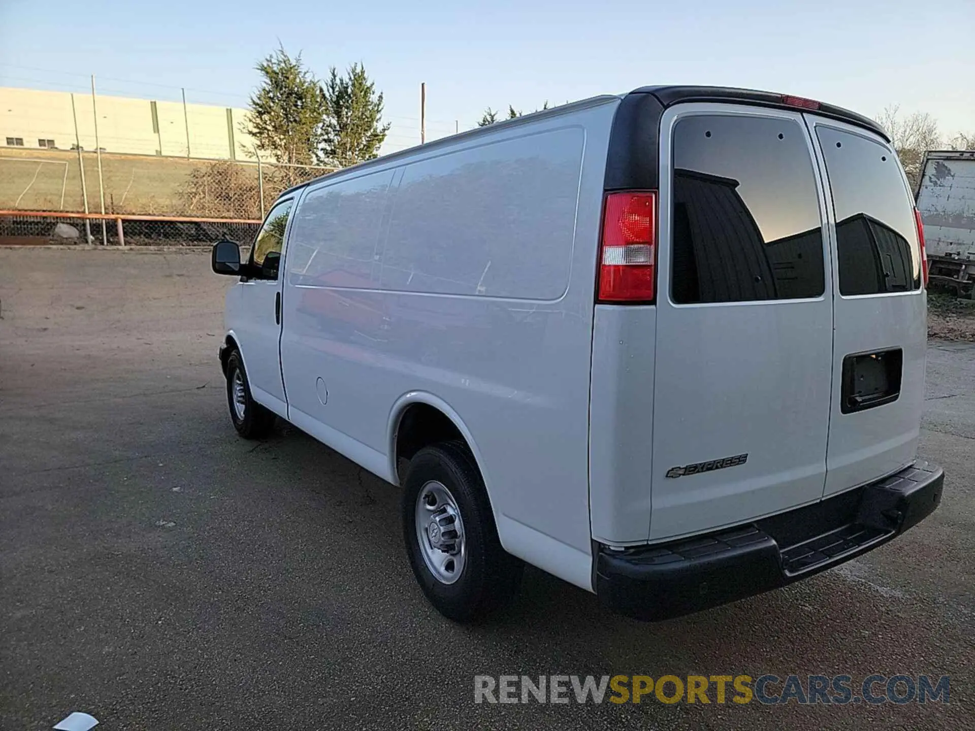 18 Photograph of a damaged car 1GCWGAFGXK1328281 CHEVROLET EXPRESS G2500 2019